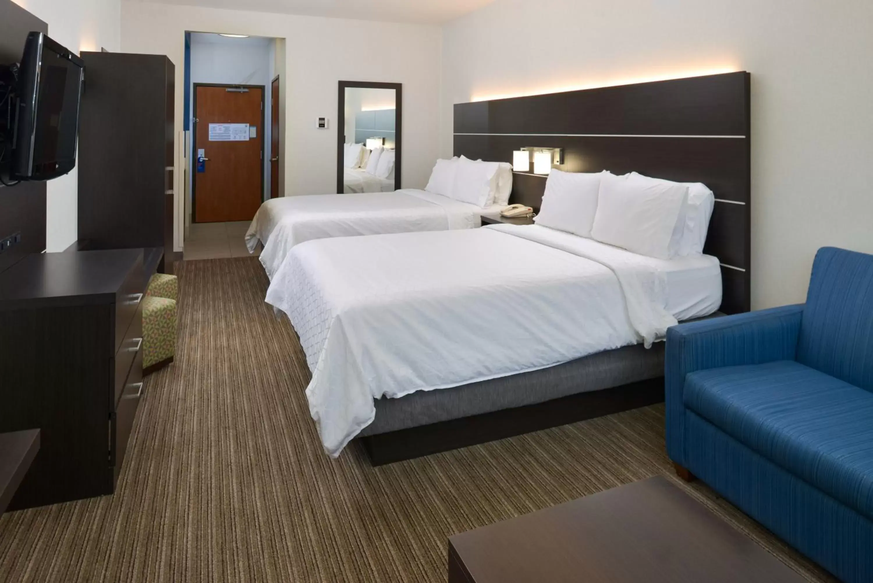 Bedroom, Bed in Holiday Inn Express Madera, an IHG Hotel