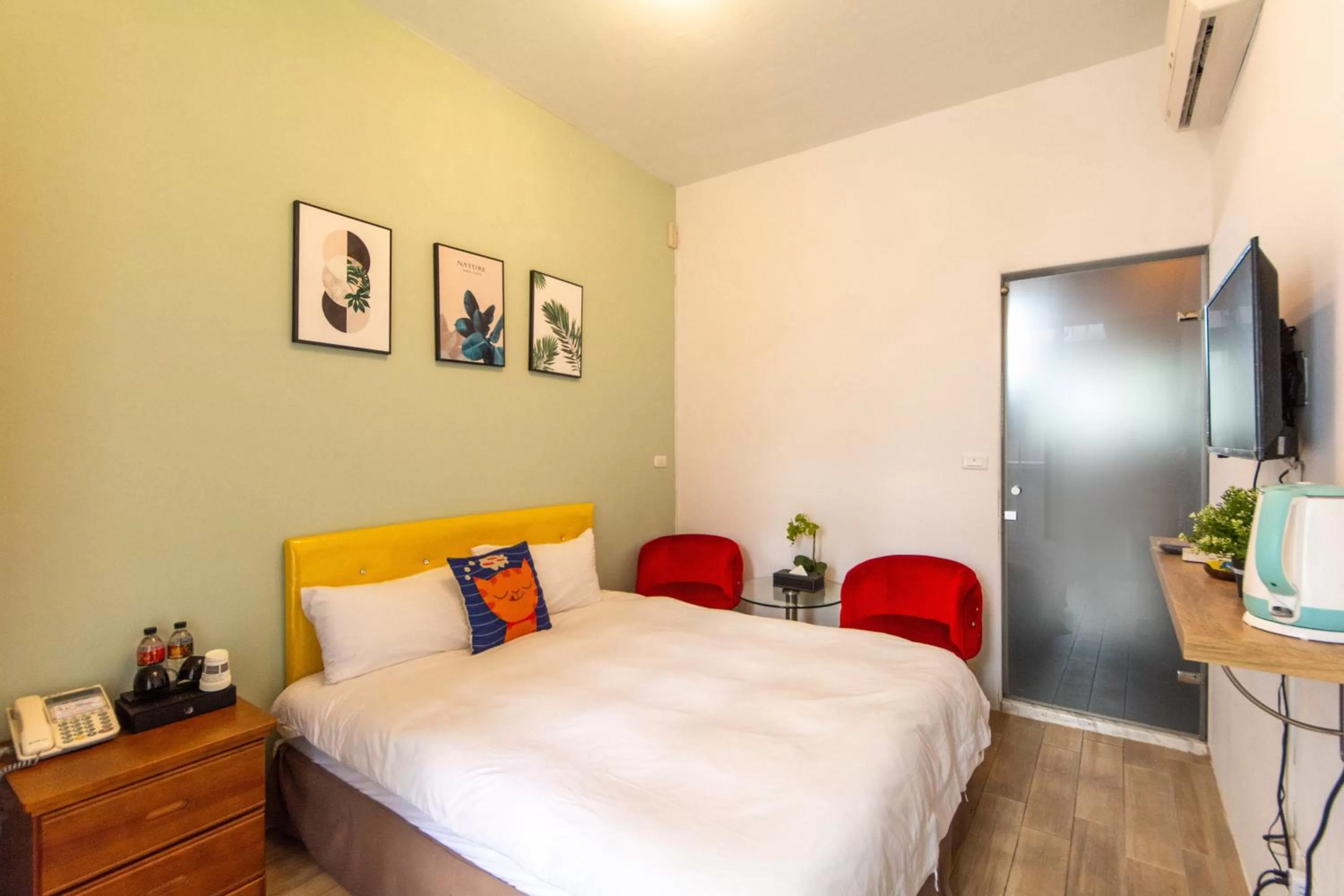 Decorative detail, Bed in Jinguann B&B