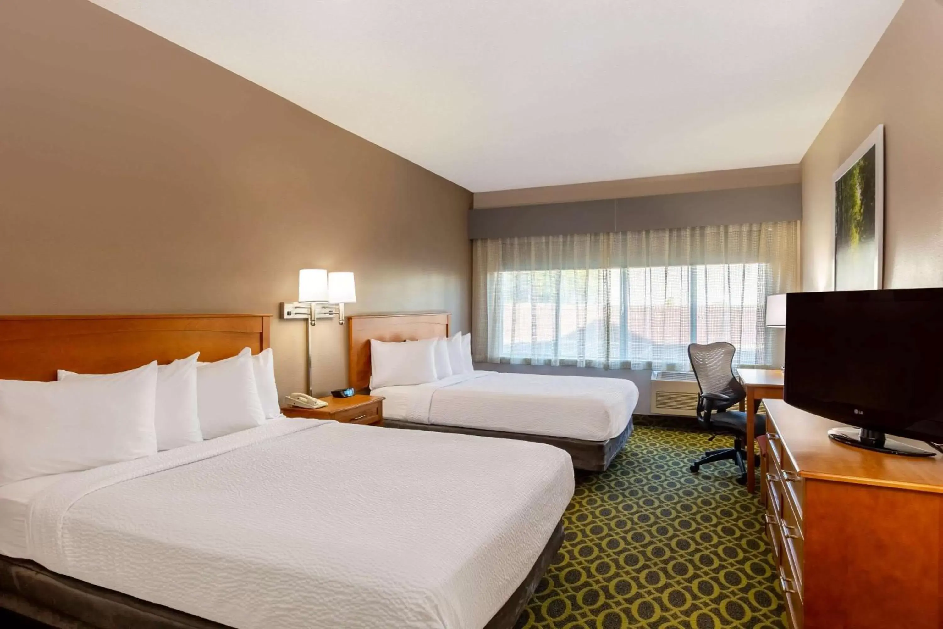 Photo of the whole room, Bed in Days Inn & Suites by Wyndham Madison