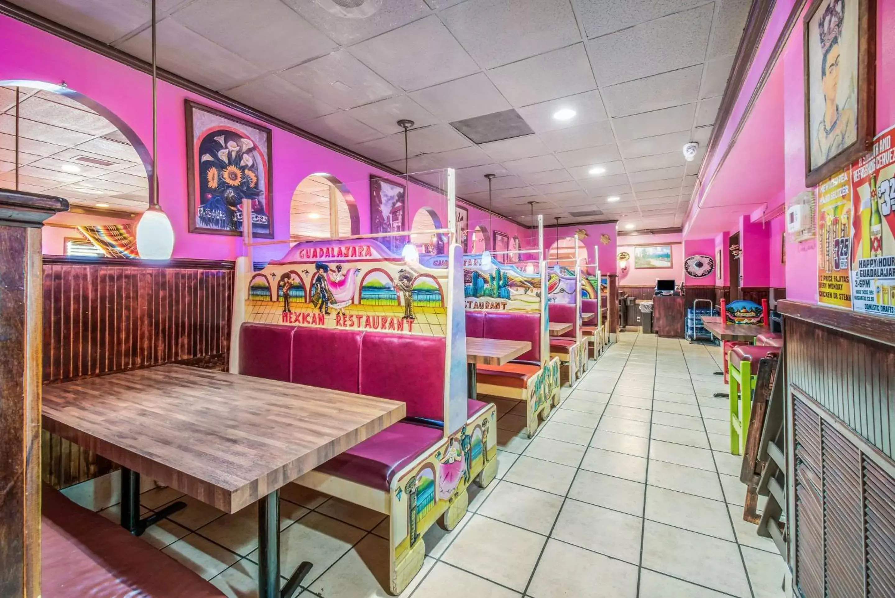 Lounge or bar in Quality Inn & Suites York East Lounge or bar in Quality Inn & Suites York East