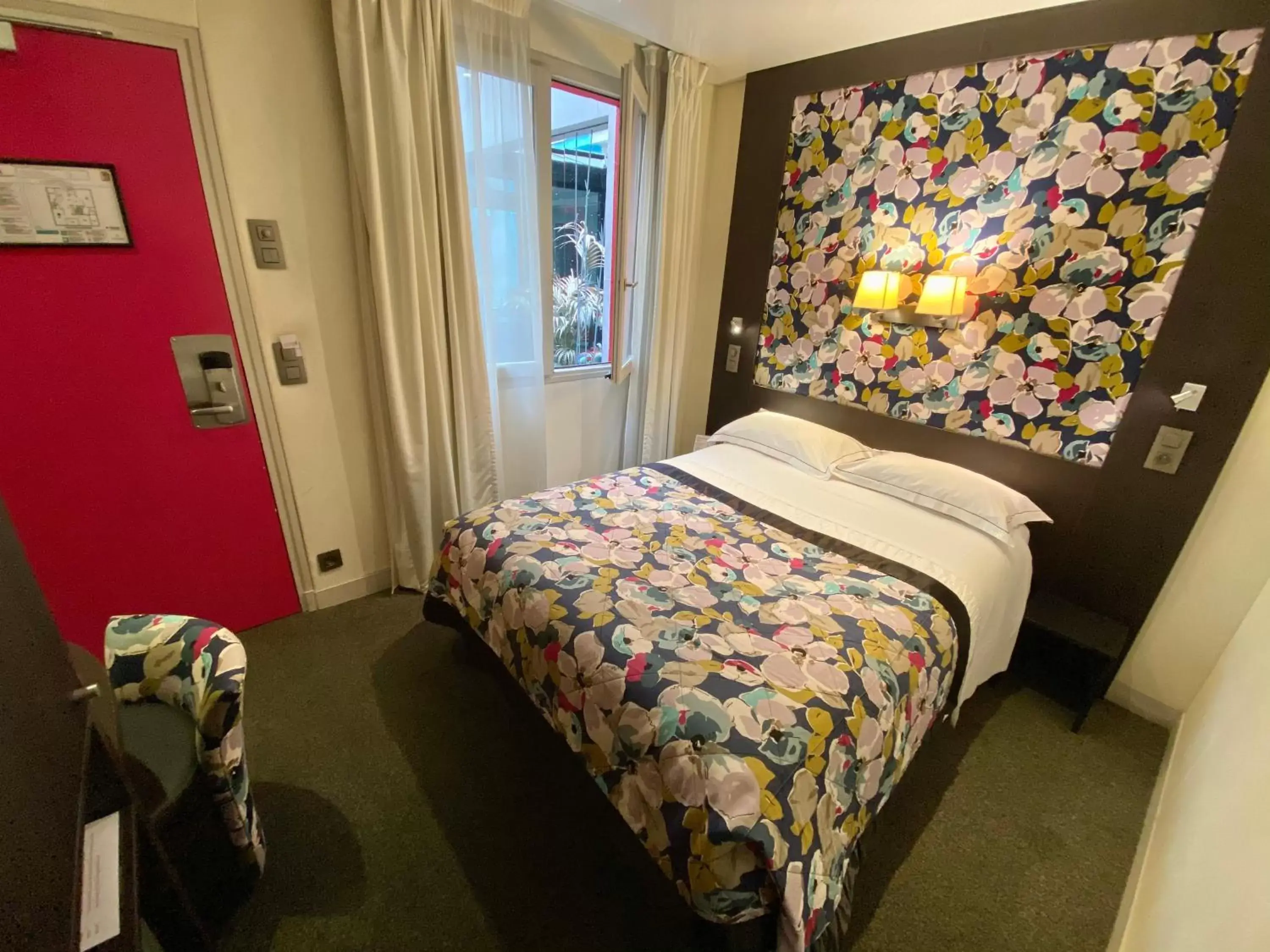 Bedroom, Bed in Hôtel Du Vieux Saule