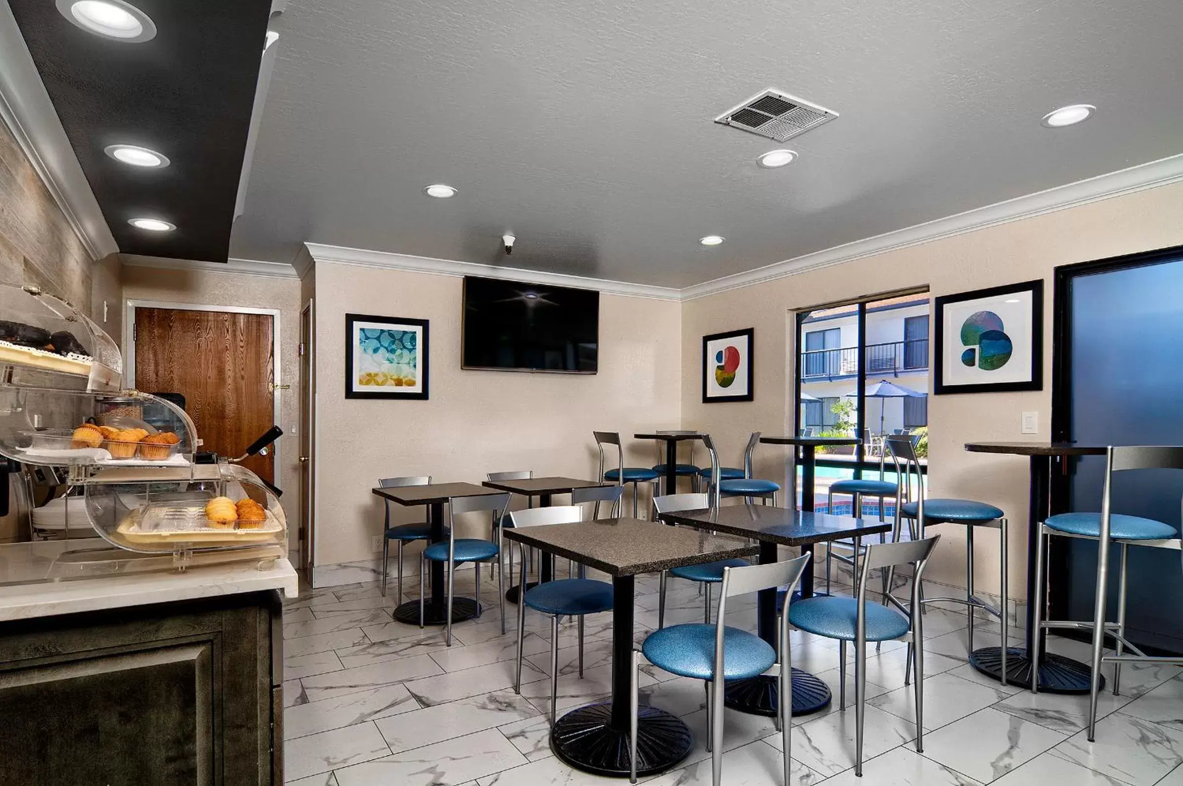 Breakfast, Restaurant/Places to Eat in Quality Inn & Suites South San Jose - Morgan Hill