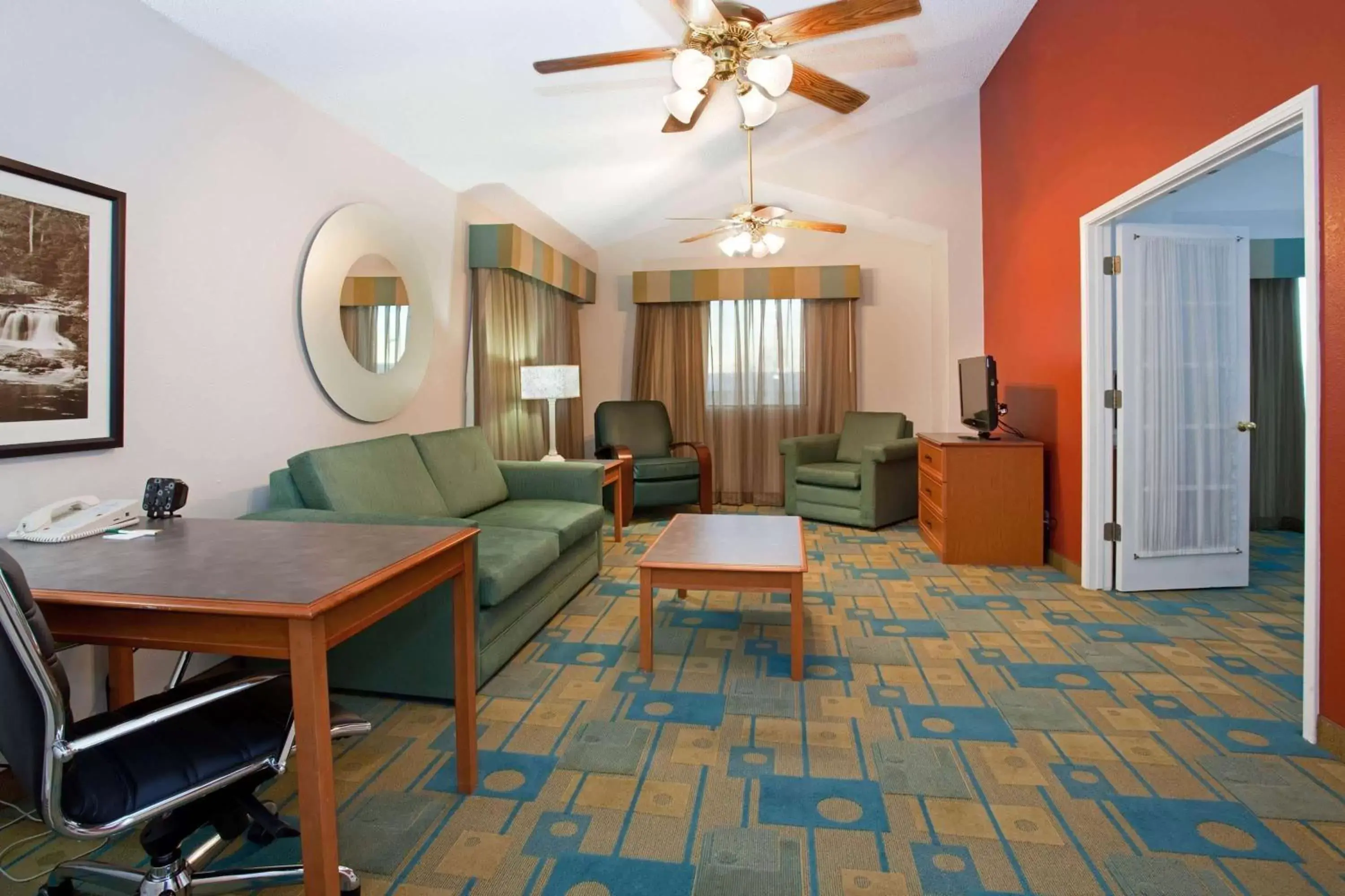Photo of the whole room, Seating Area in La Quinta Inn by Wyndham Cheyenne