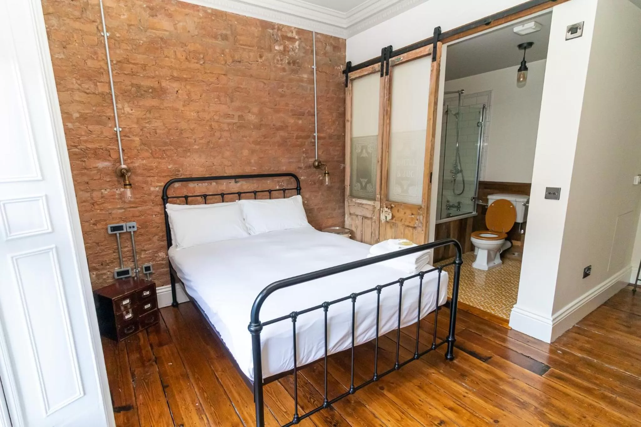 Photo of the whole room, Bed in The Palm