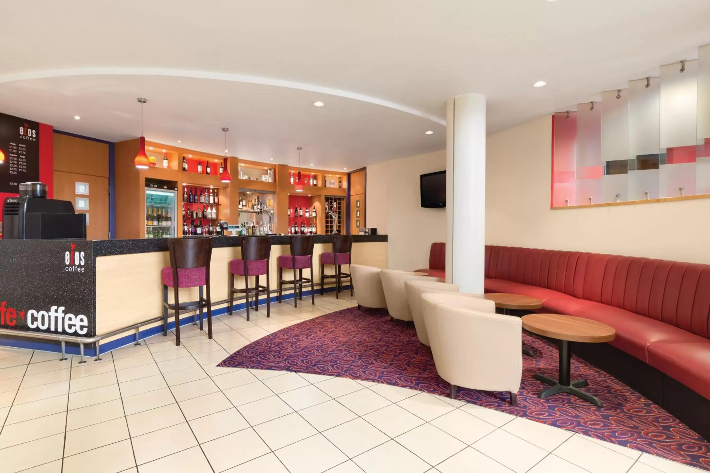 Lounge or bar, Lounge/Bar in Ramada London North