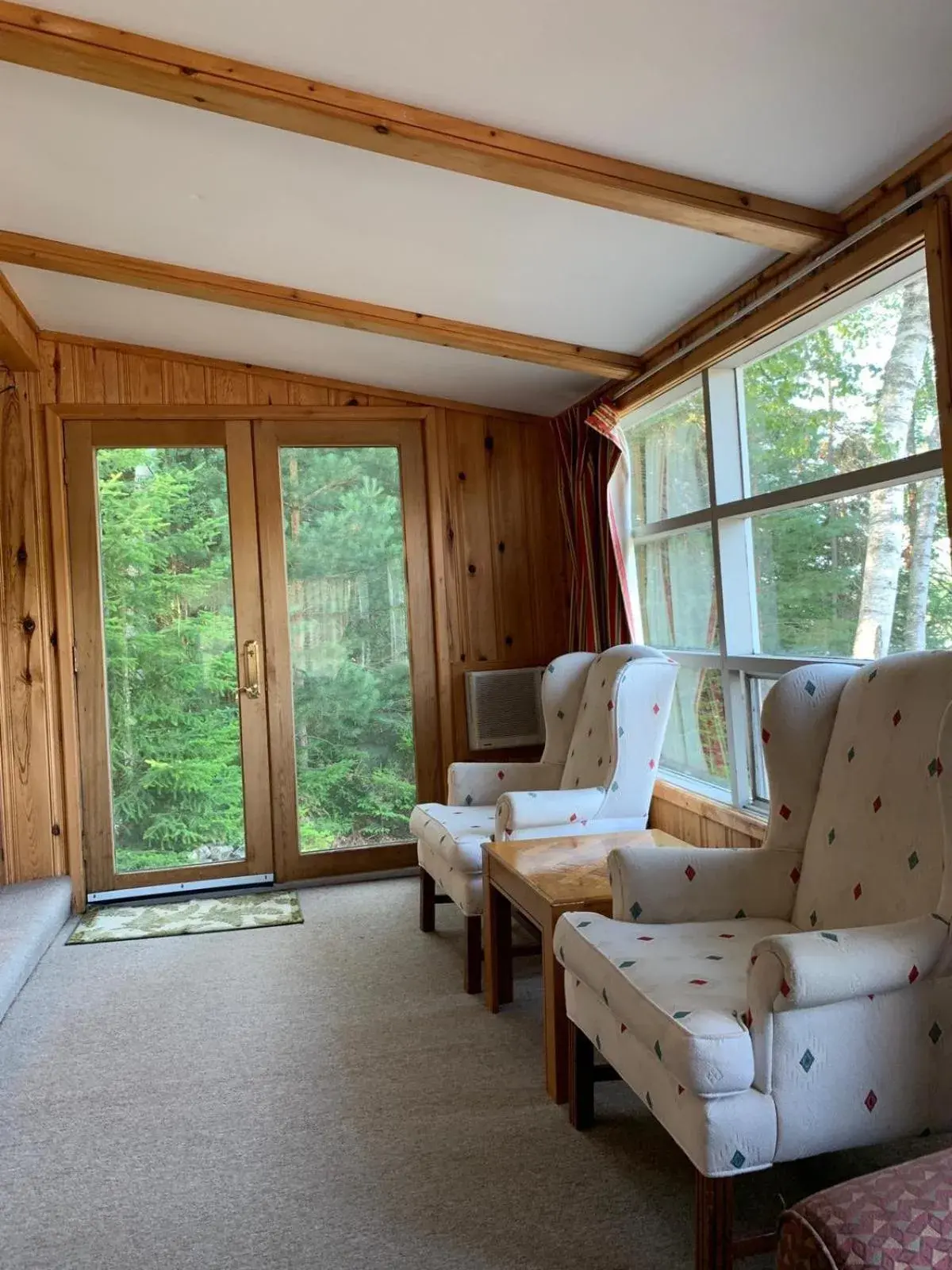 Seating Area in Algonquin Lakeside Inn