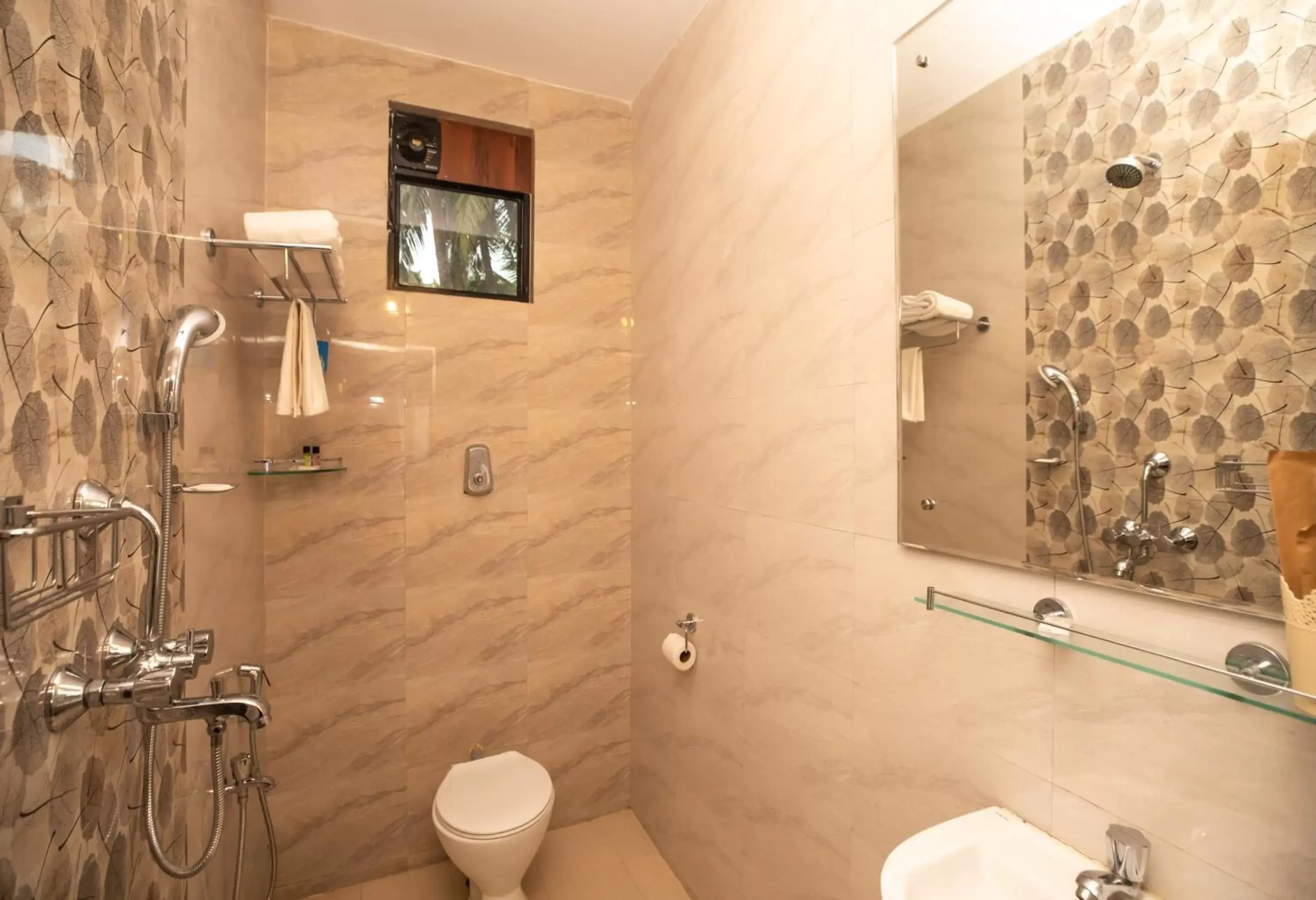 Bathroom in The Woodside Inn Bathroom in The Woodside Inn