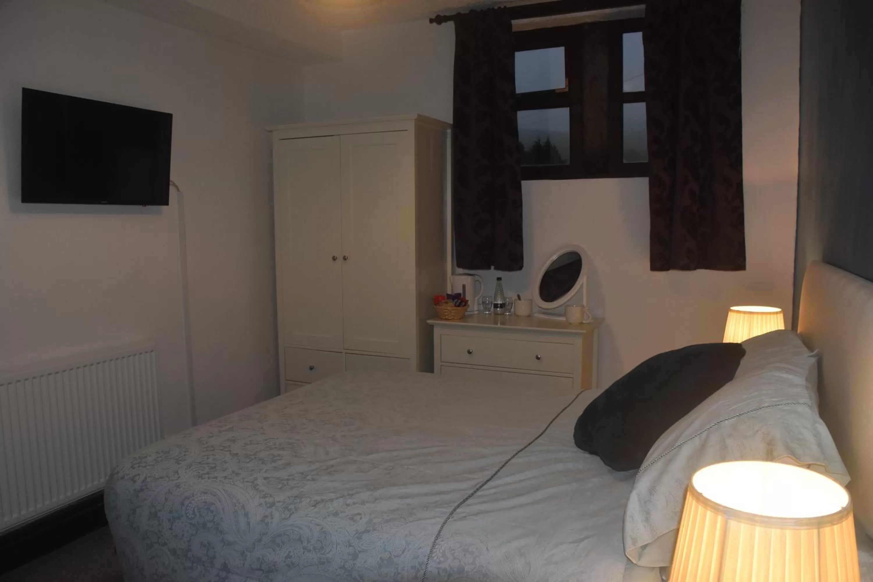 Standard Twin Room in The Old Silent Inn