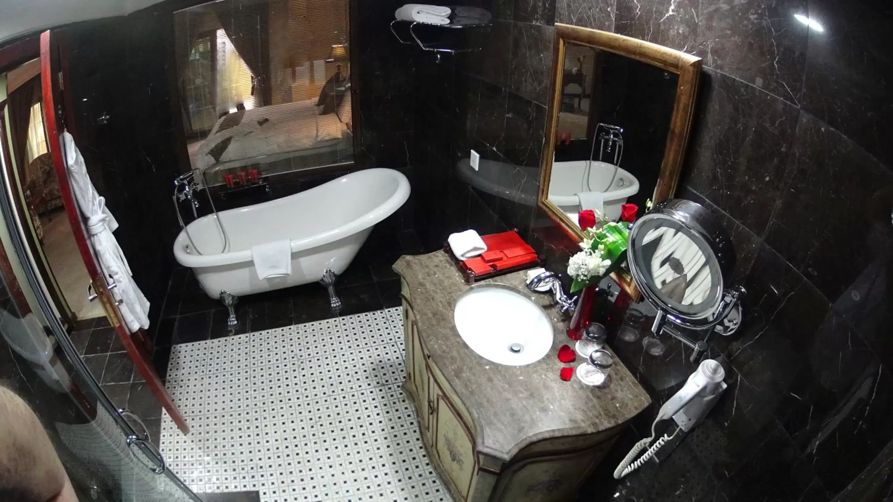 Deluxe Double Room with Balcony in The Convention Center & Royal Suites Hotel Deluxe Double Room with Balcony in The Convention Center & Royal Suites Hotel