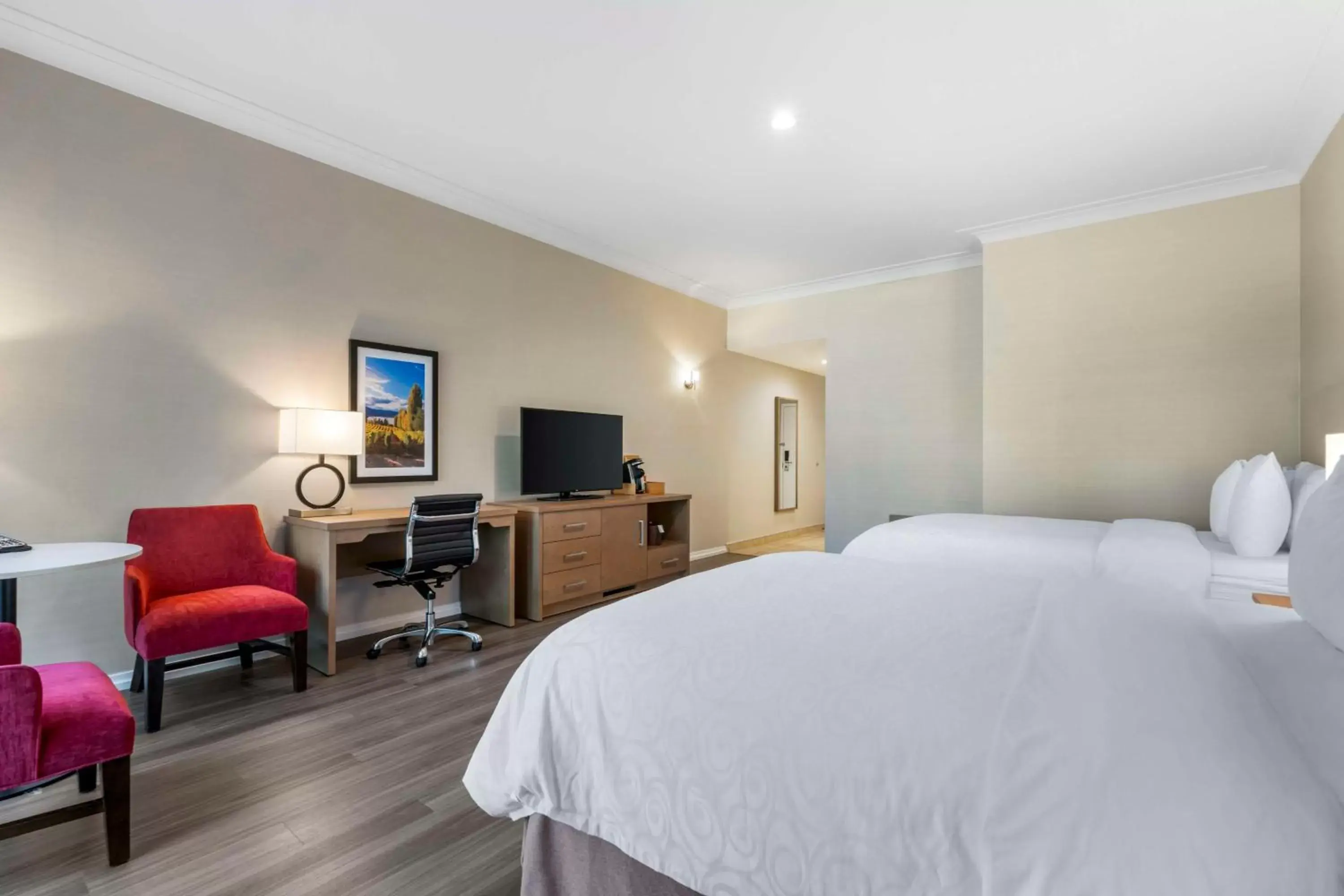 Bedroom in Best Western Plus Kelowna Hotel & Suites