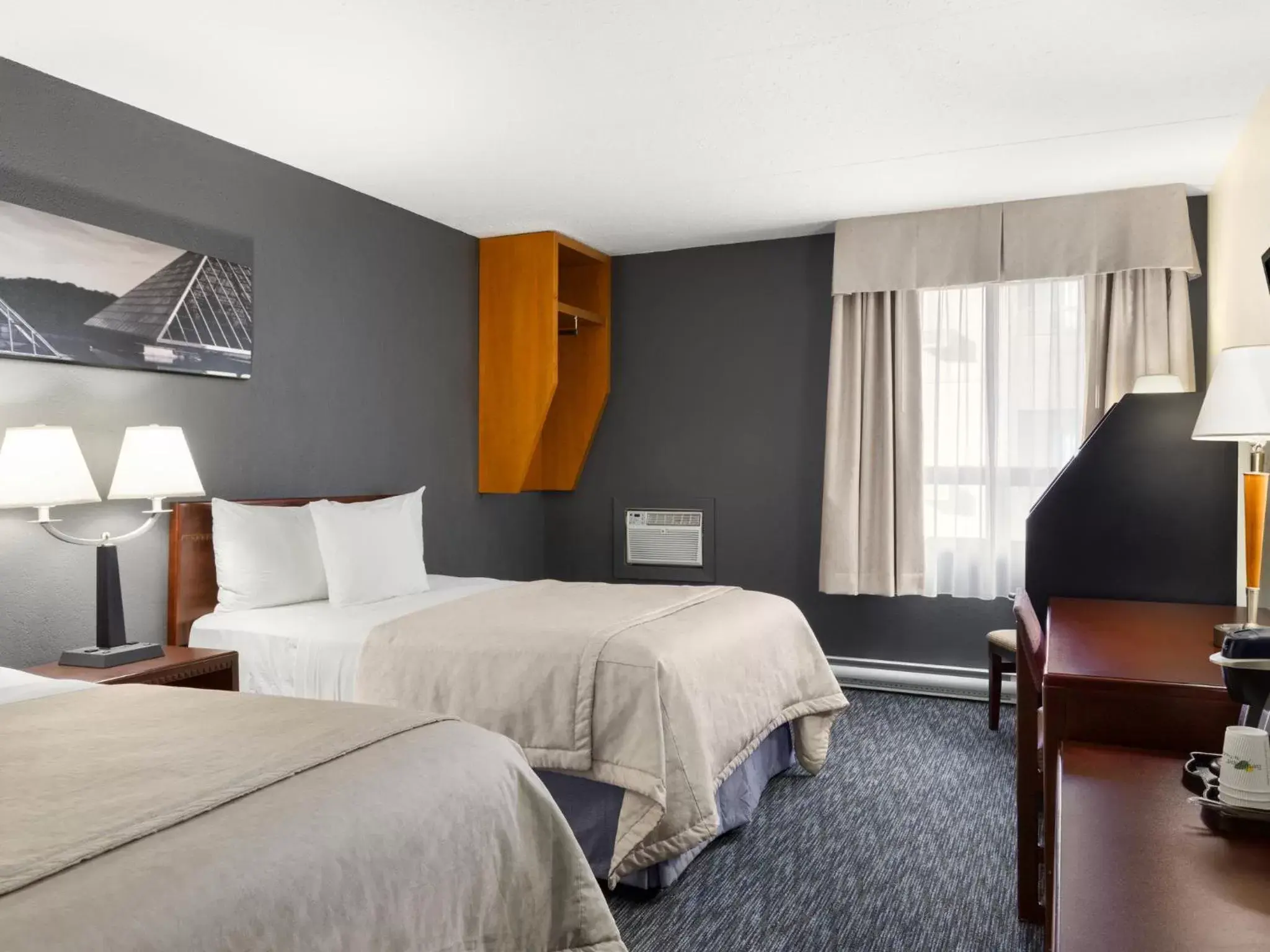 Bedroom, Bed in Travelodge by Wyndham Edmonton West