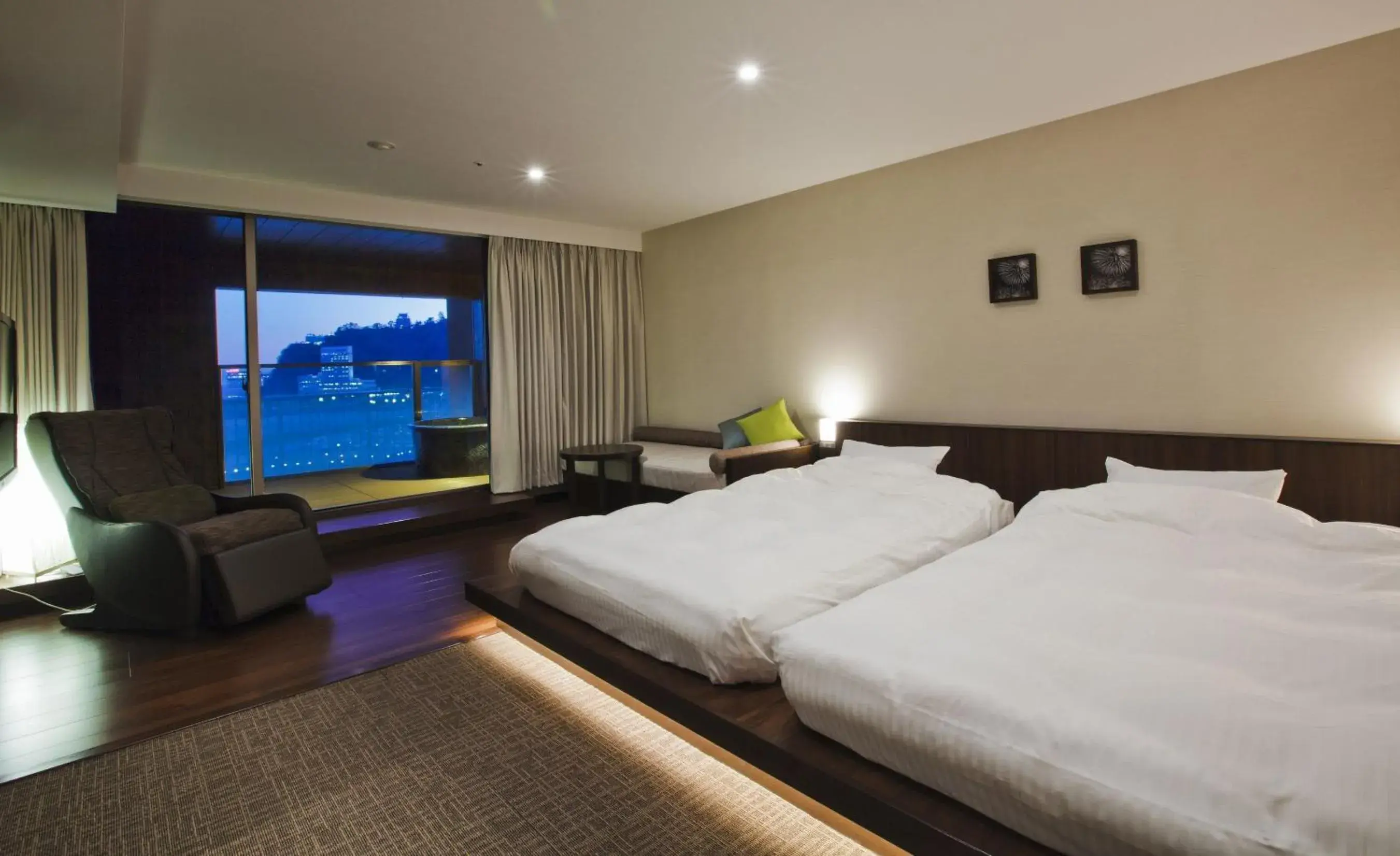 Night, Bed in Atami Seaside Spa & Resort Night, Bed in Atami Seaside Spa & Resort