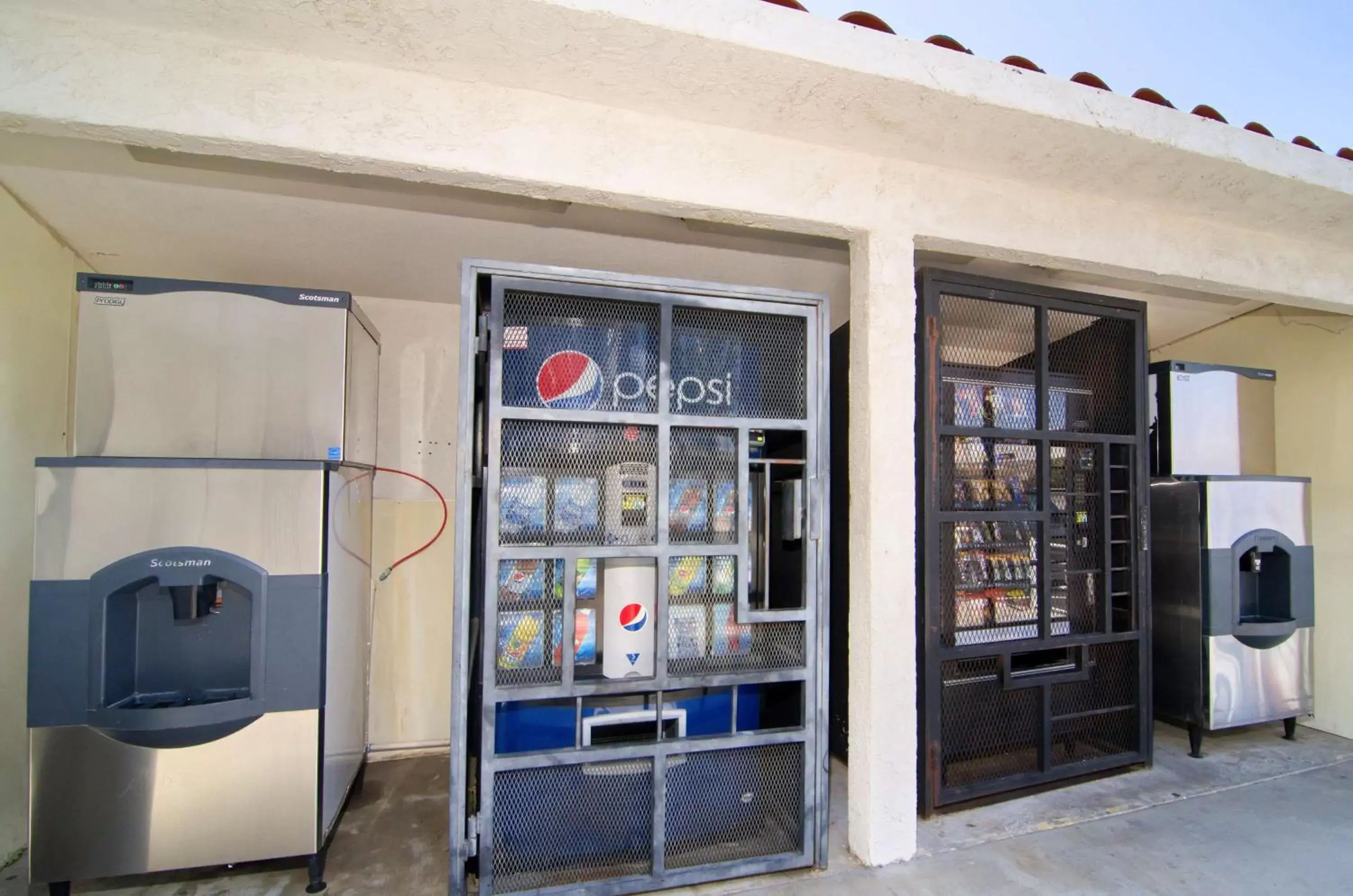 Property building in Motel 6-North Palm Springs, CA - North
