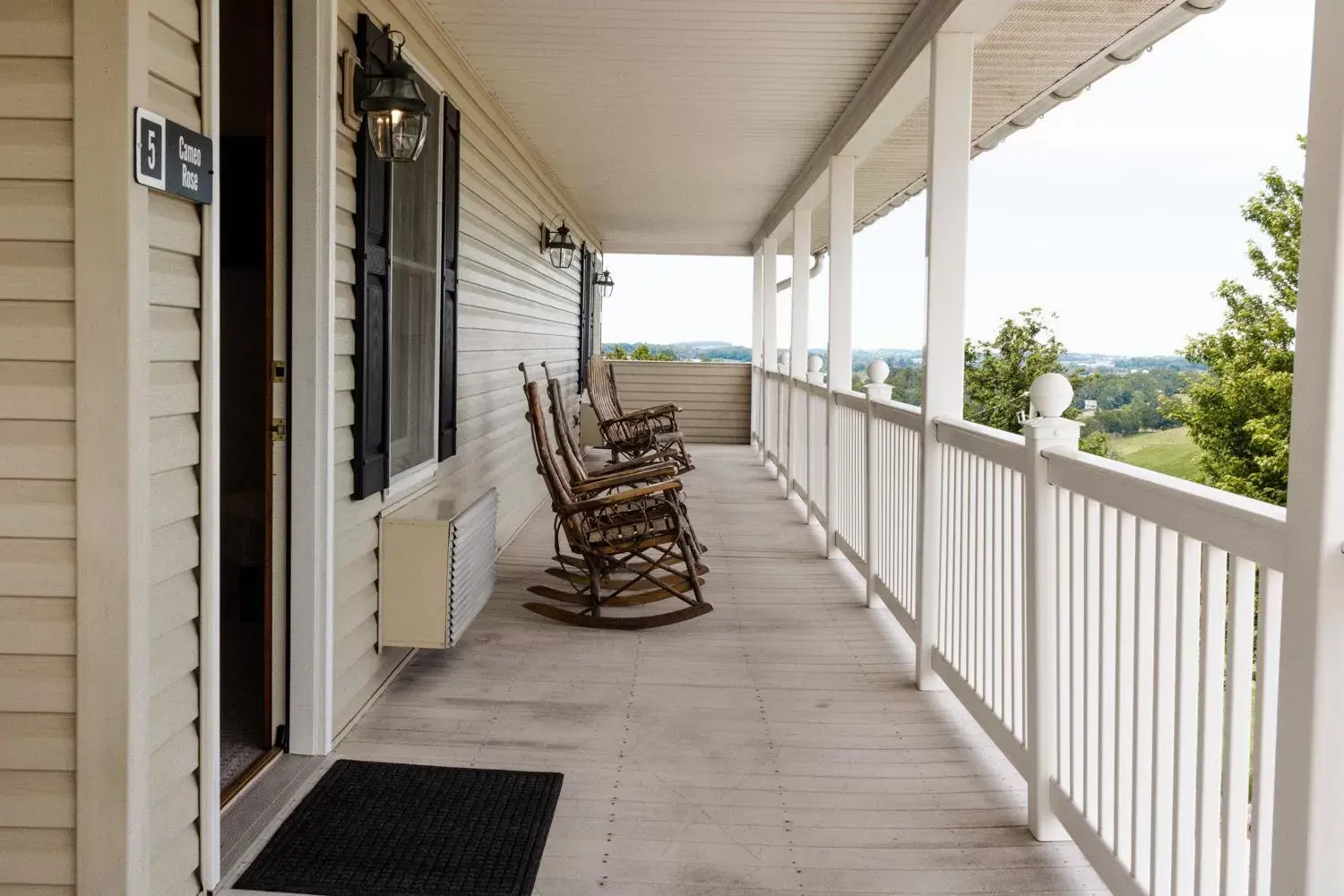 Balcony/Terrace in Hillside Inn