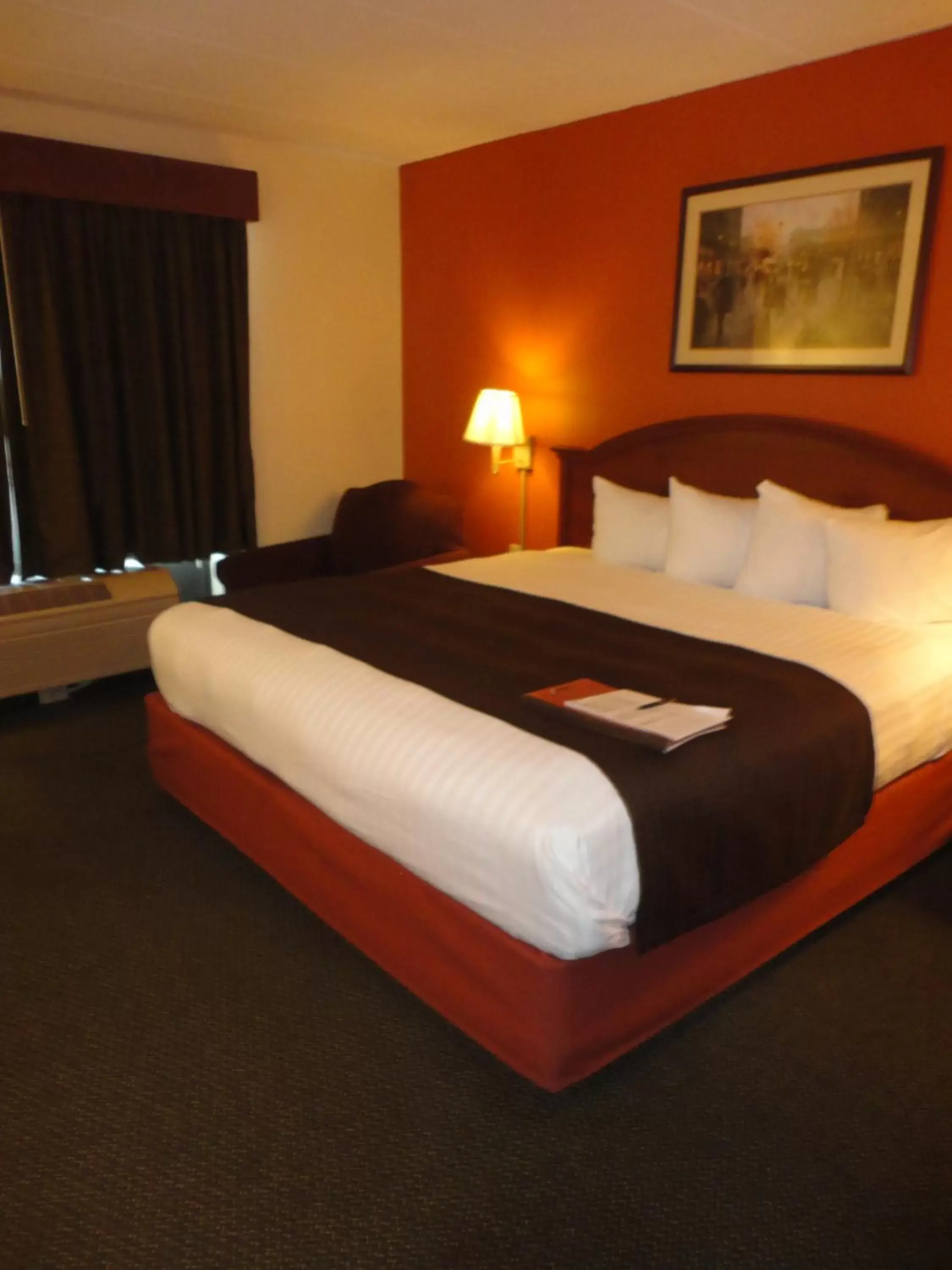 Bed in AmericInn by Wyndham Ottumwa