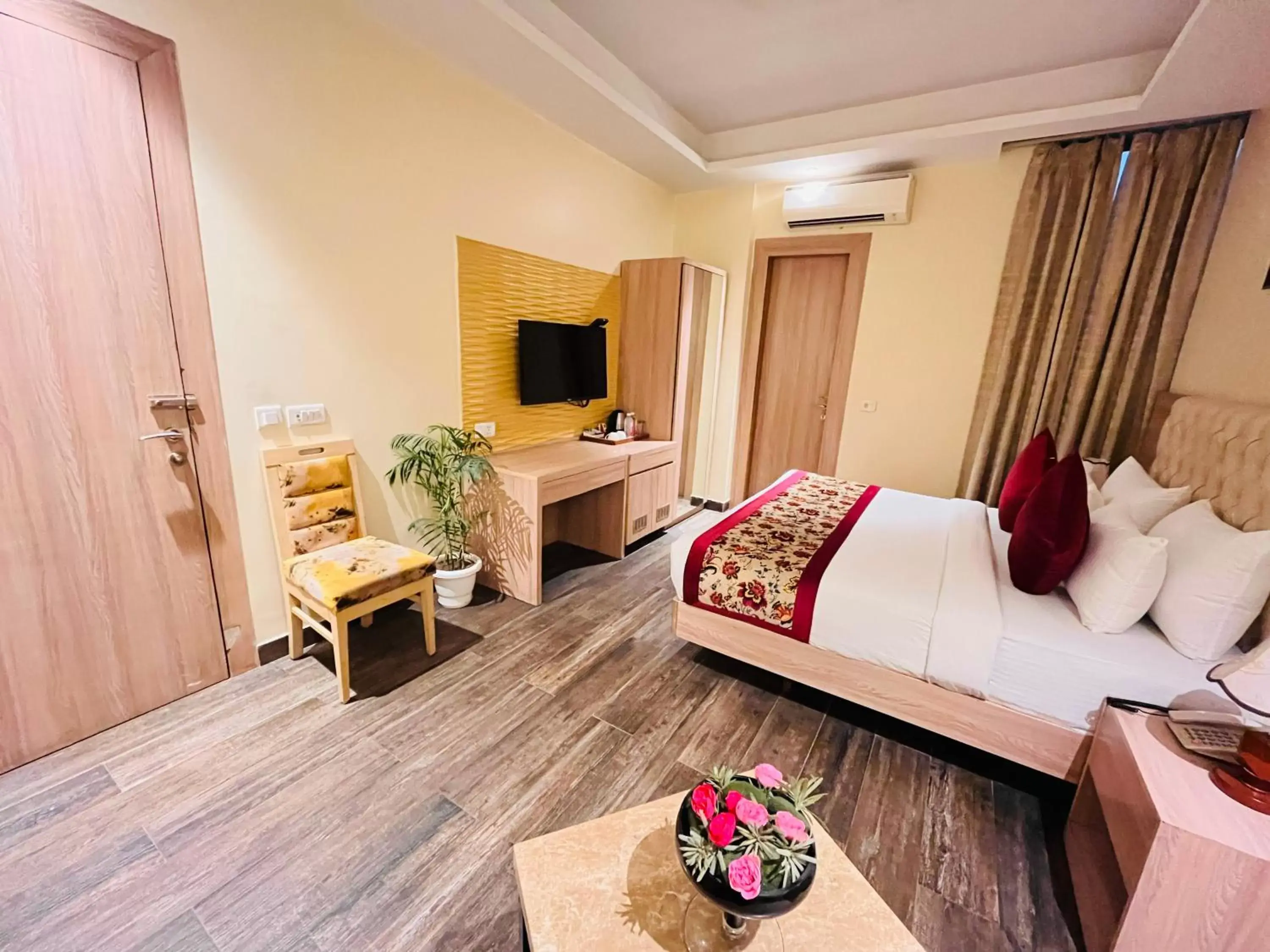 Bed in Hotel Banz - Near Delhi International Airport