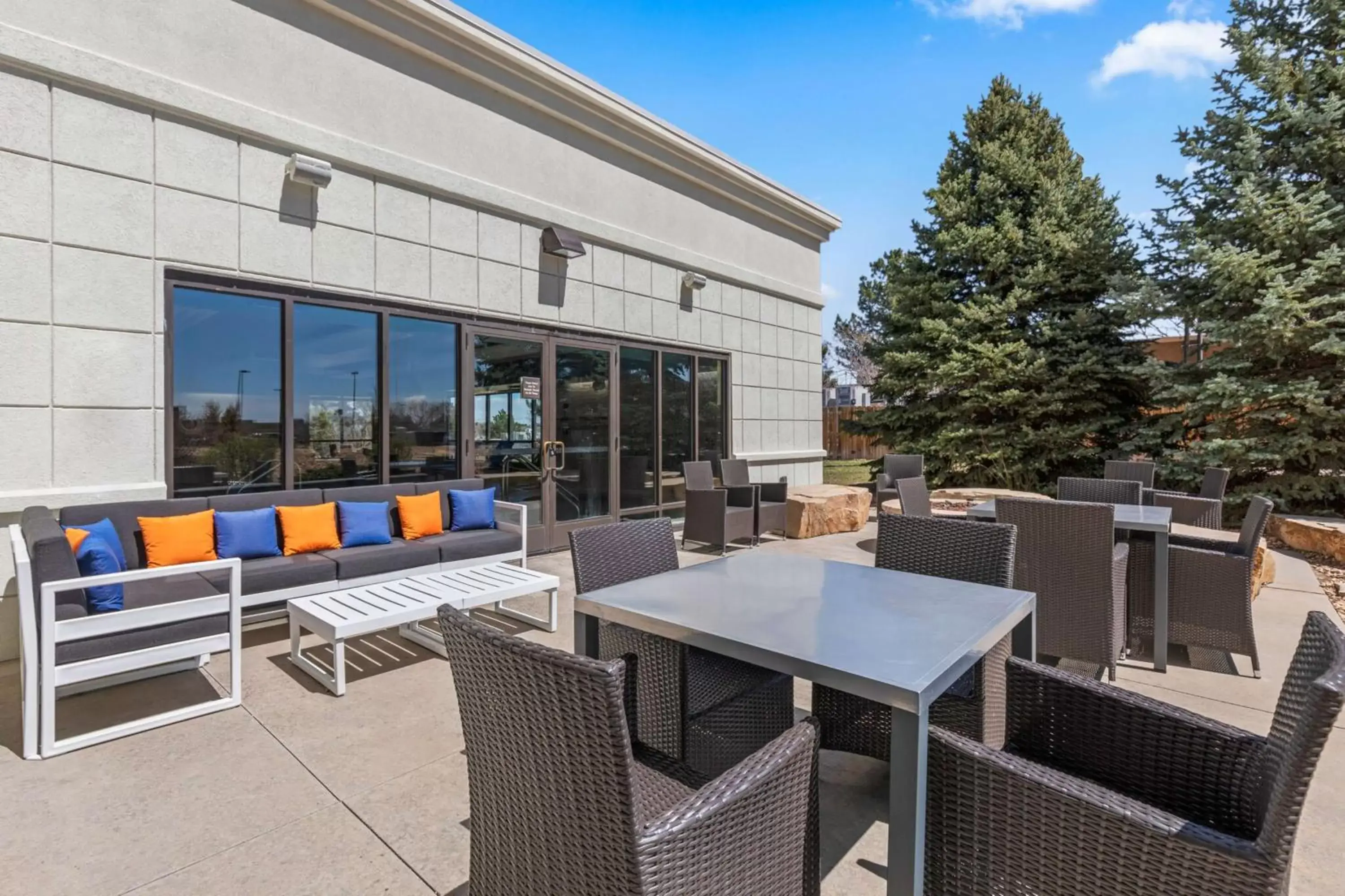 Patio in Hampton Inn & Suites Greeley