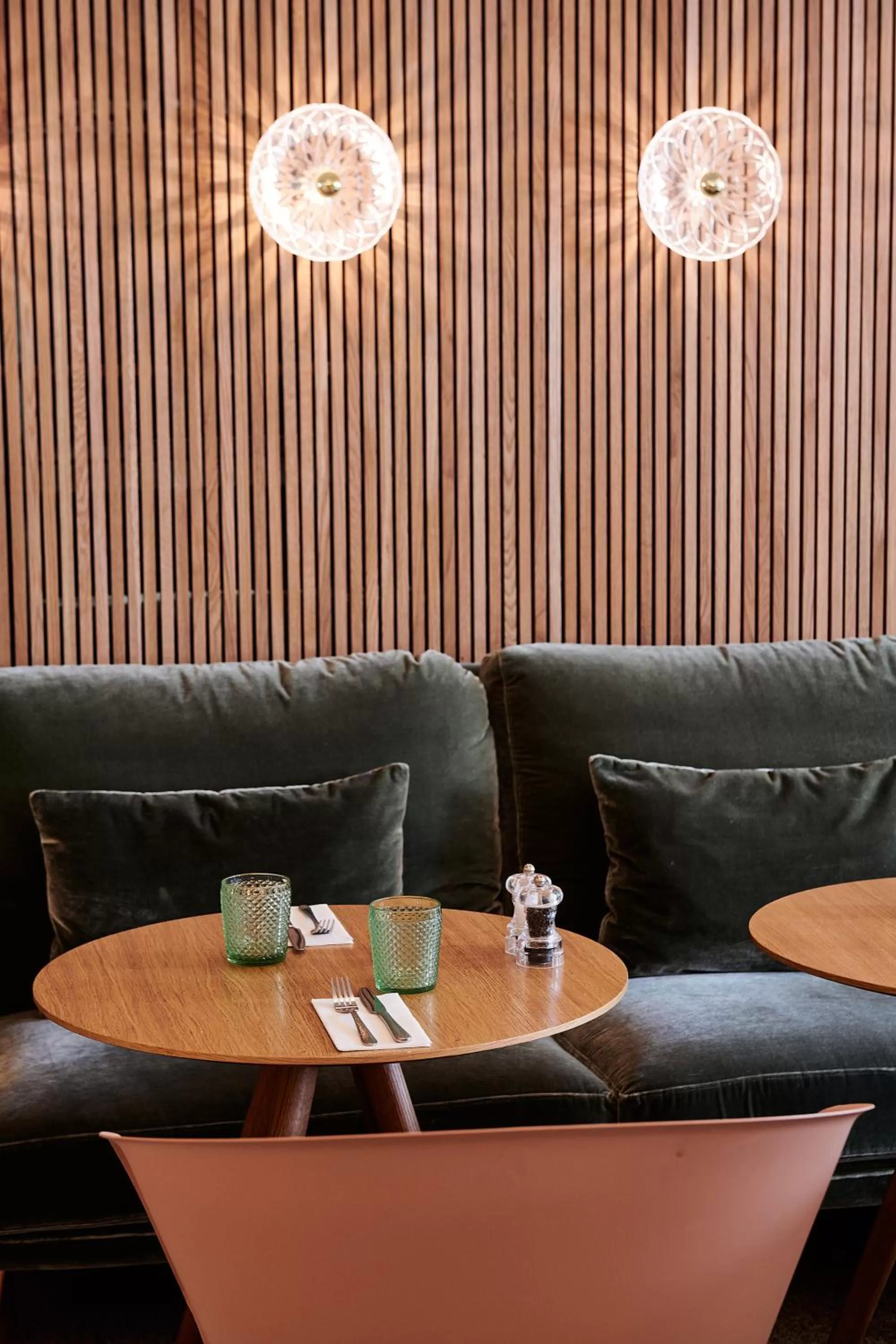 Restaurant/places to eat in Melia White House Hotel