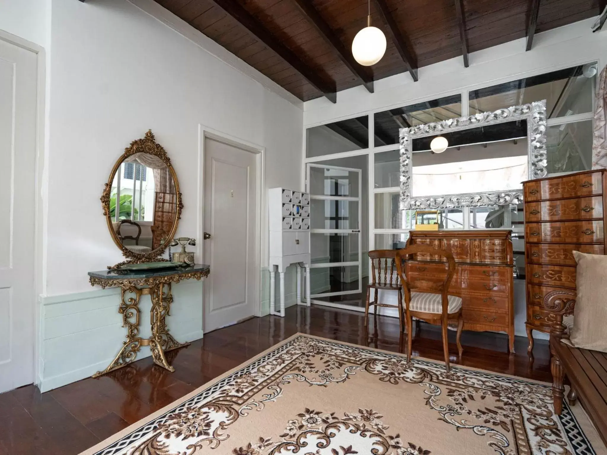 Inner courtyard view in RoomQuest Rim Praya Dinsor Road Inner courtyard view in RoomQuest Rim Praya Dinsor Road