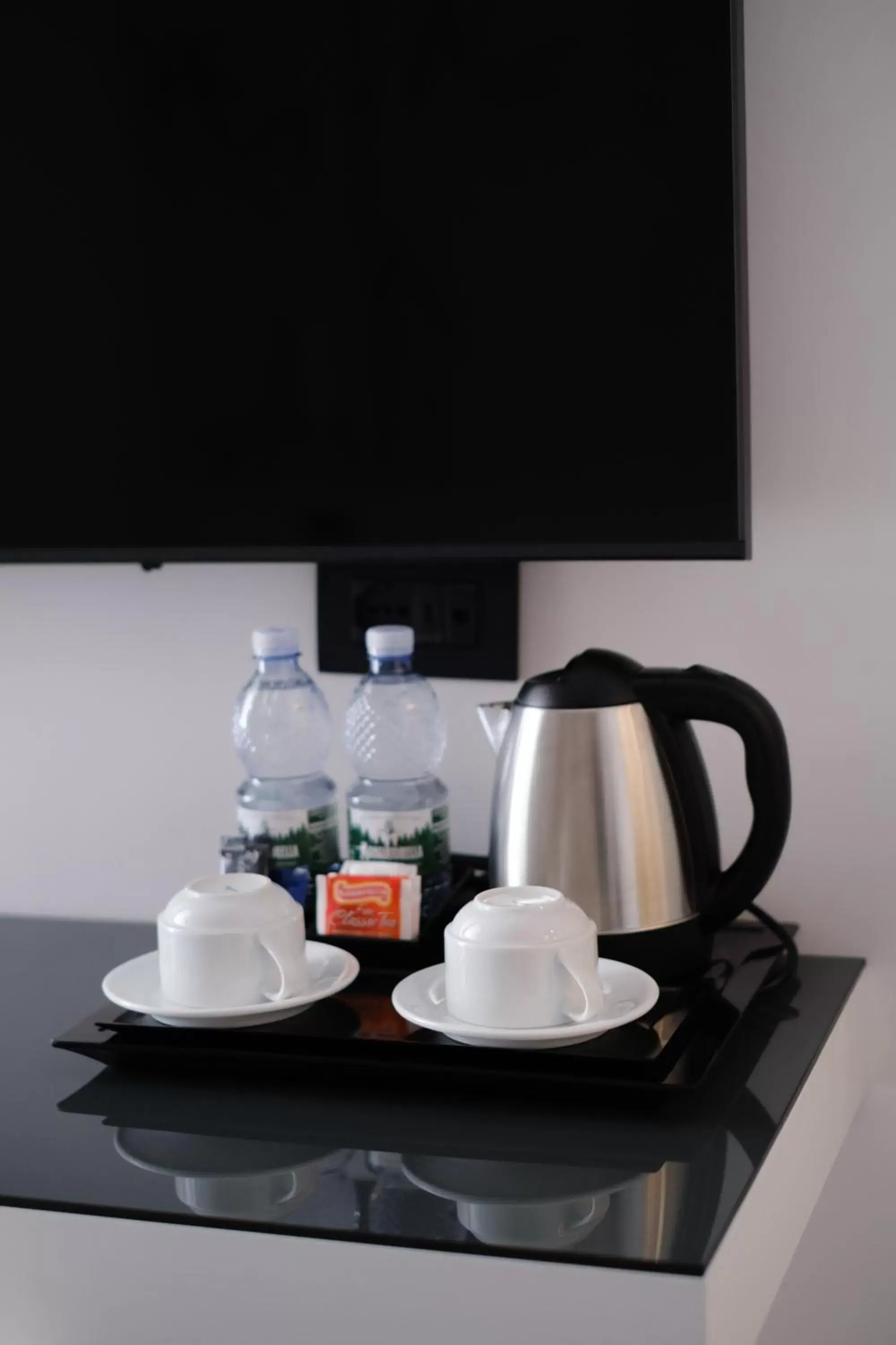 Coffee/tea facilities, TV/Entertainment Center in Domea Superior Rooms Bed and Breakfast