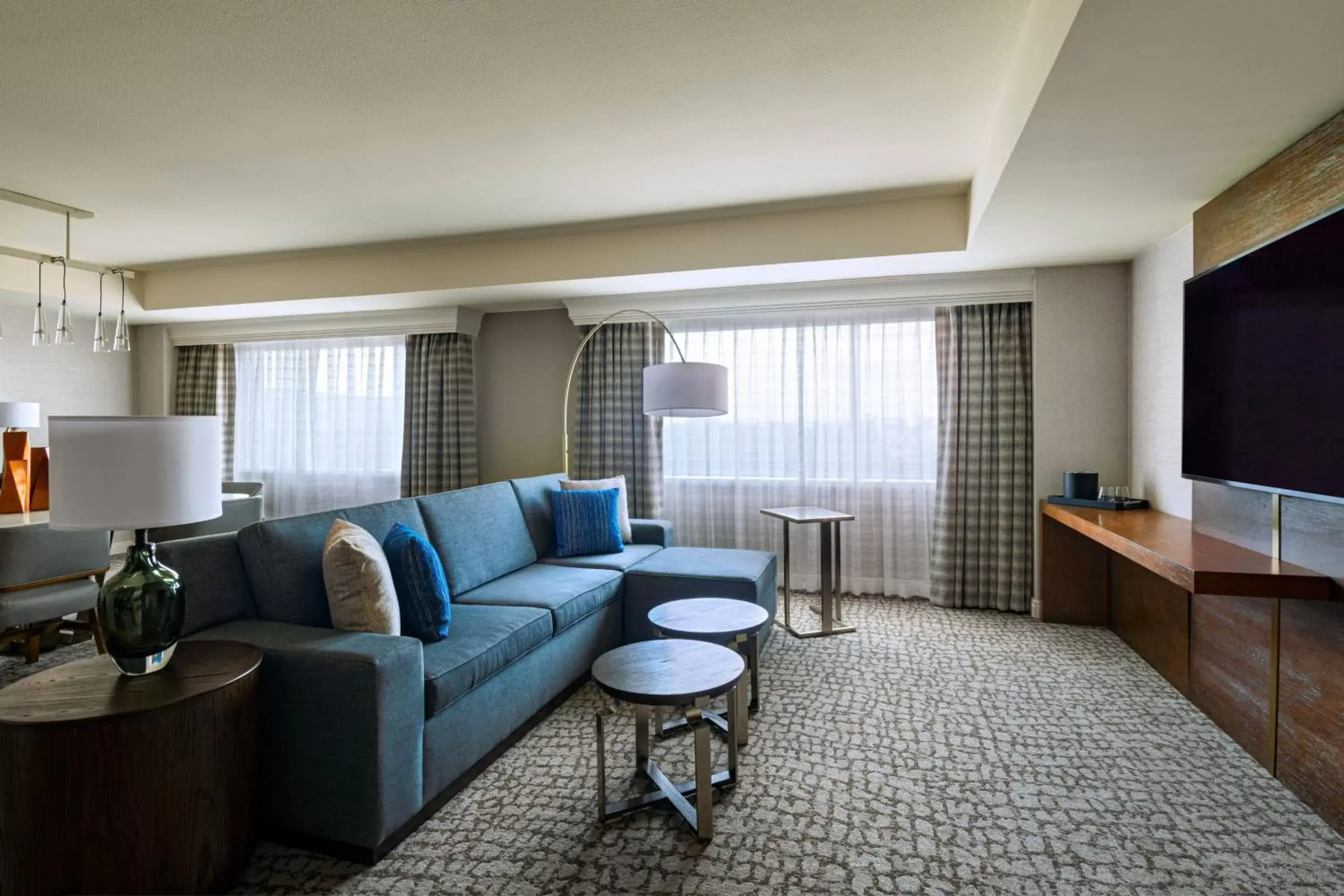 Living room, Seating Area in The Woodlands Waterway Marriott Hotel and Convention Center