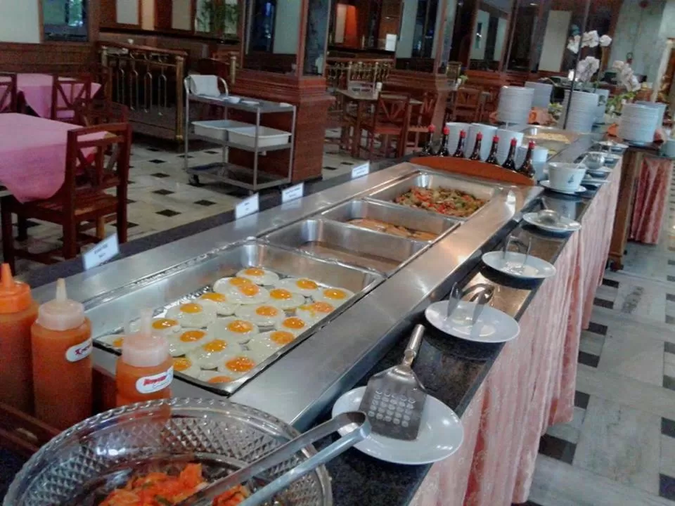 Buffet breakfast in Royal Palace Hotel