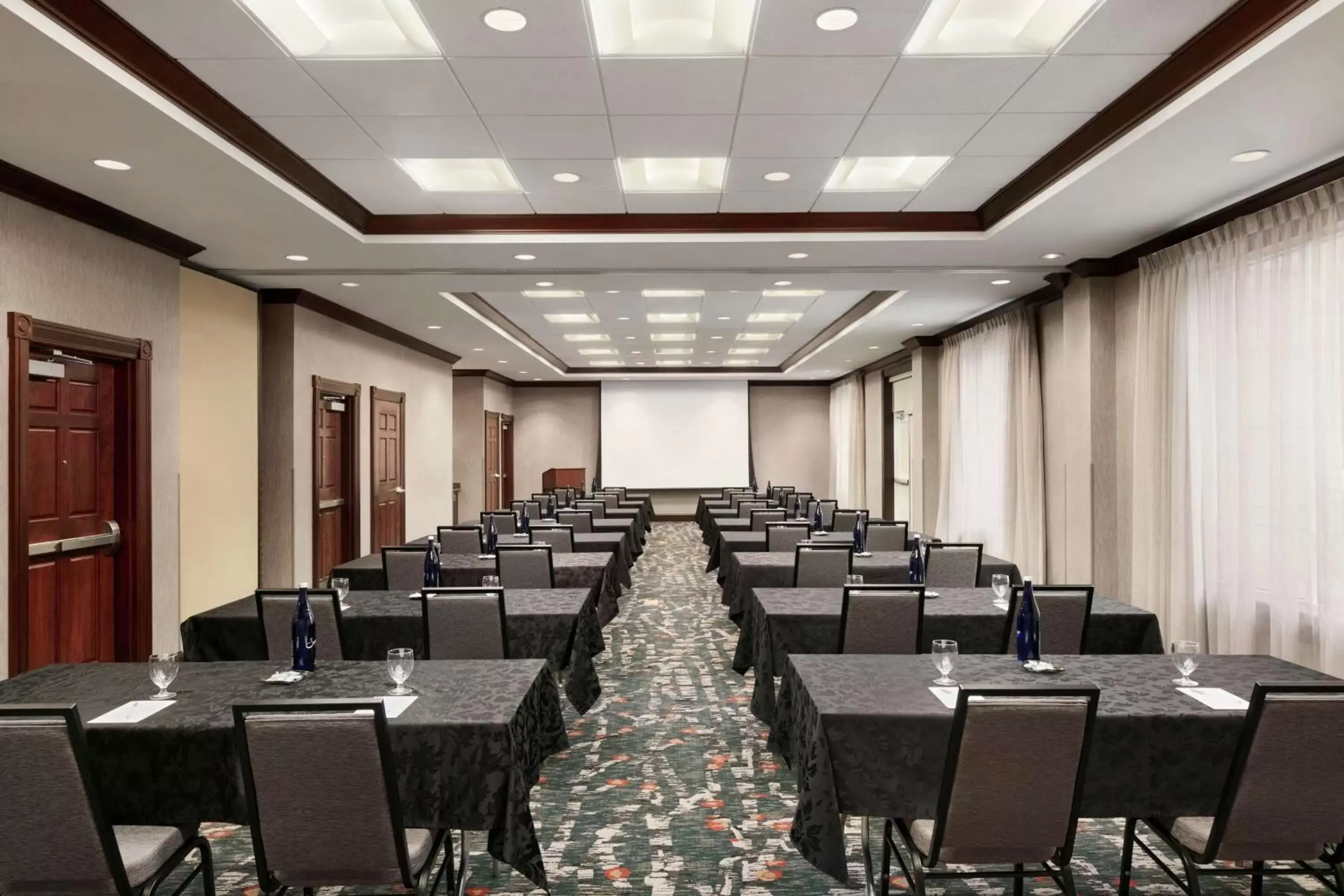 Meeting/conference room in Hampton Inn & Suites Washington-Dulles International Airport