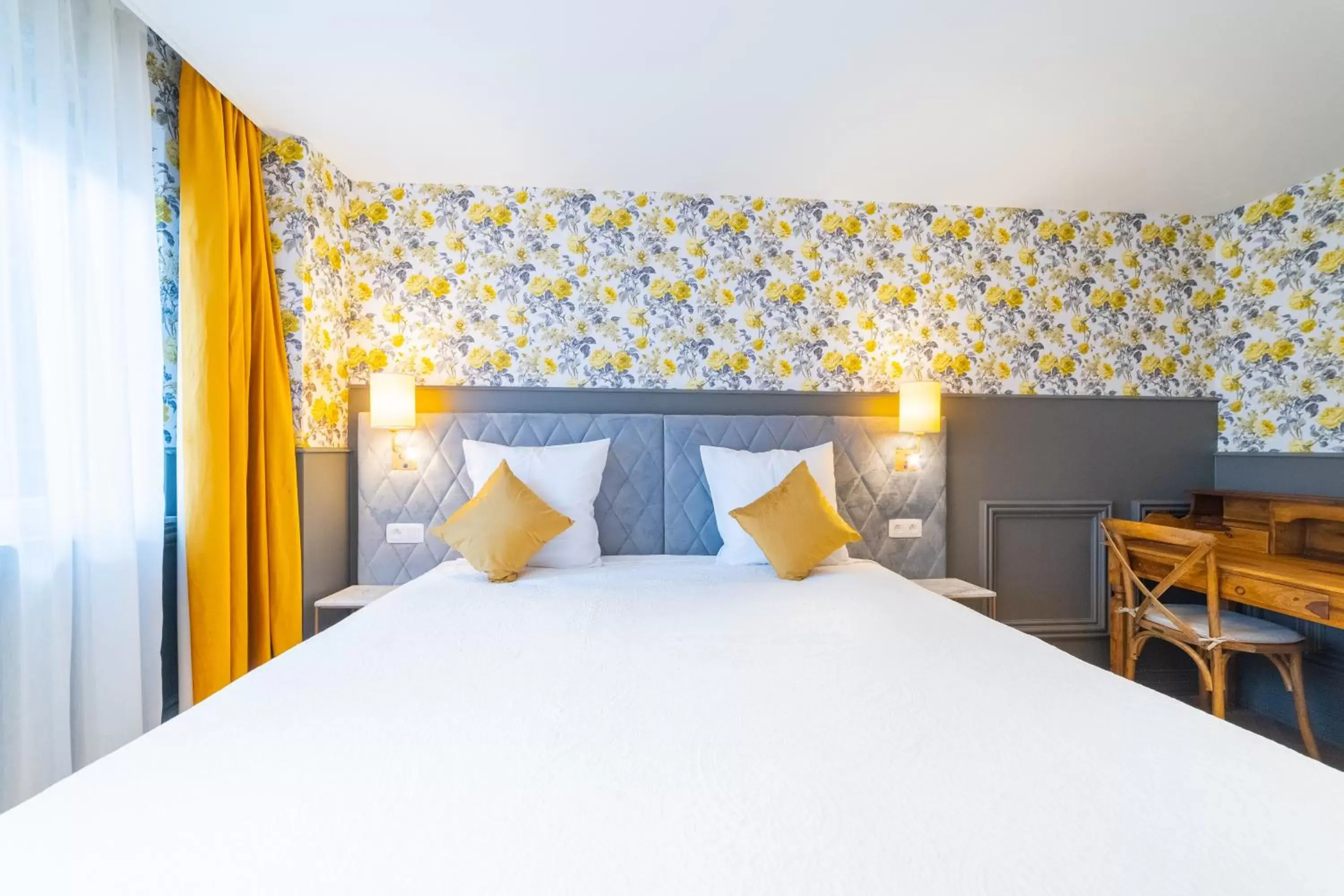 Bed in Grand Hotel Normandy by CW Hotel Collection