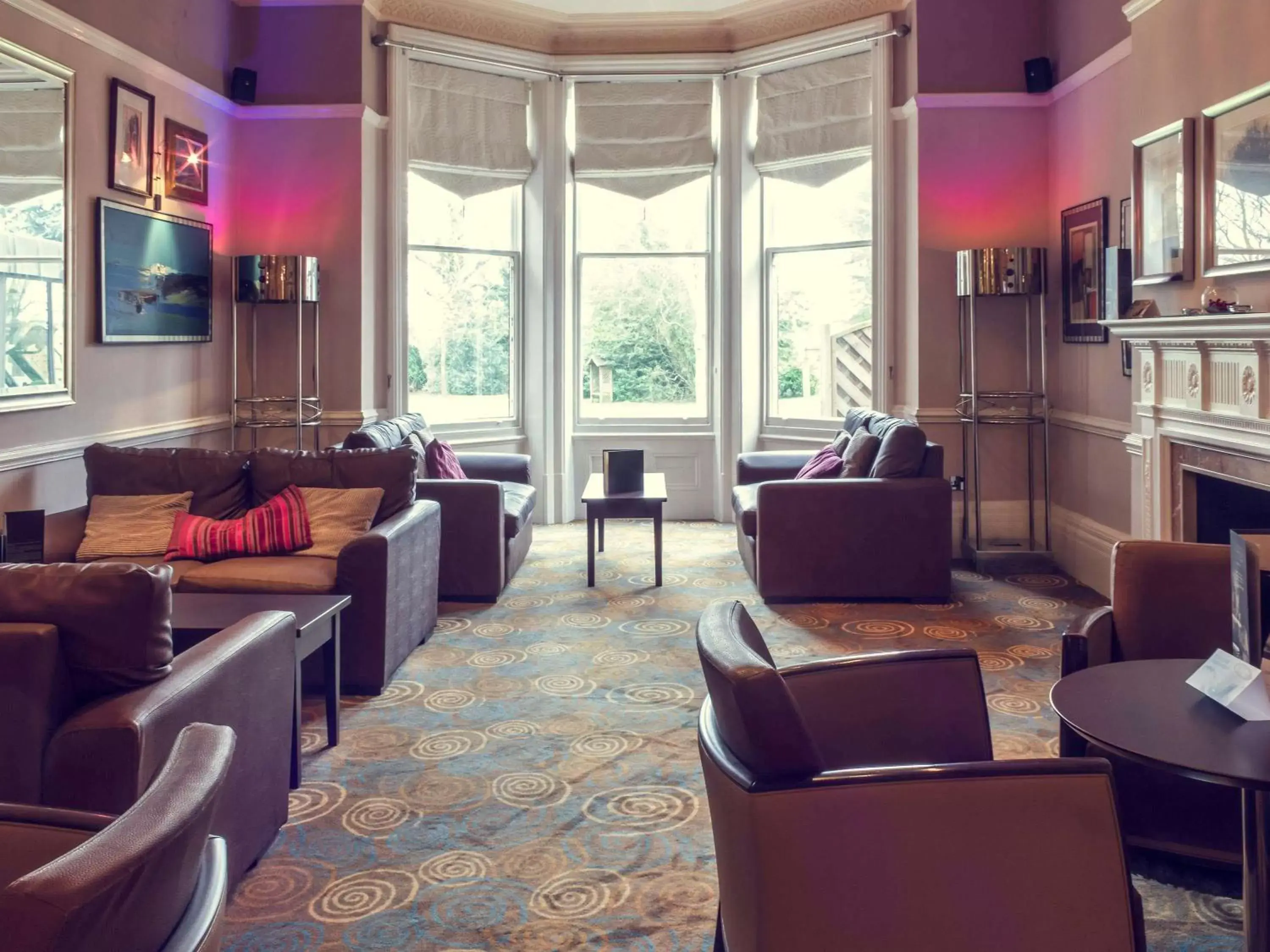 Lounge or bar in Mercure Hull Grange Park Hotel