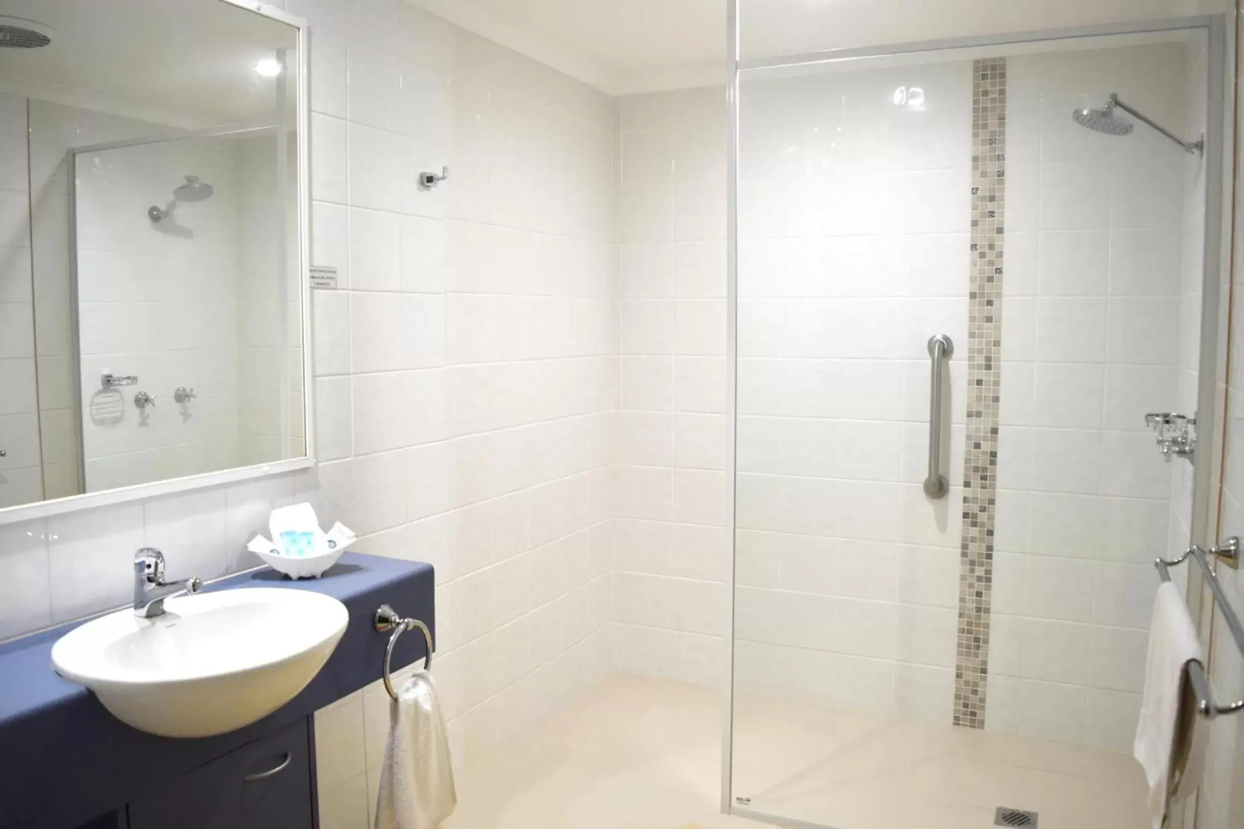 Shower, Bathroom in Beachside Holiday Apartments
