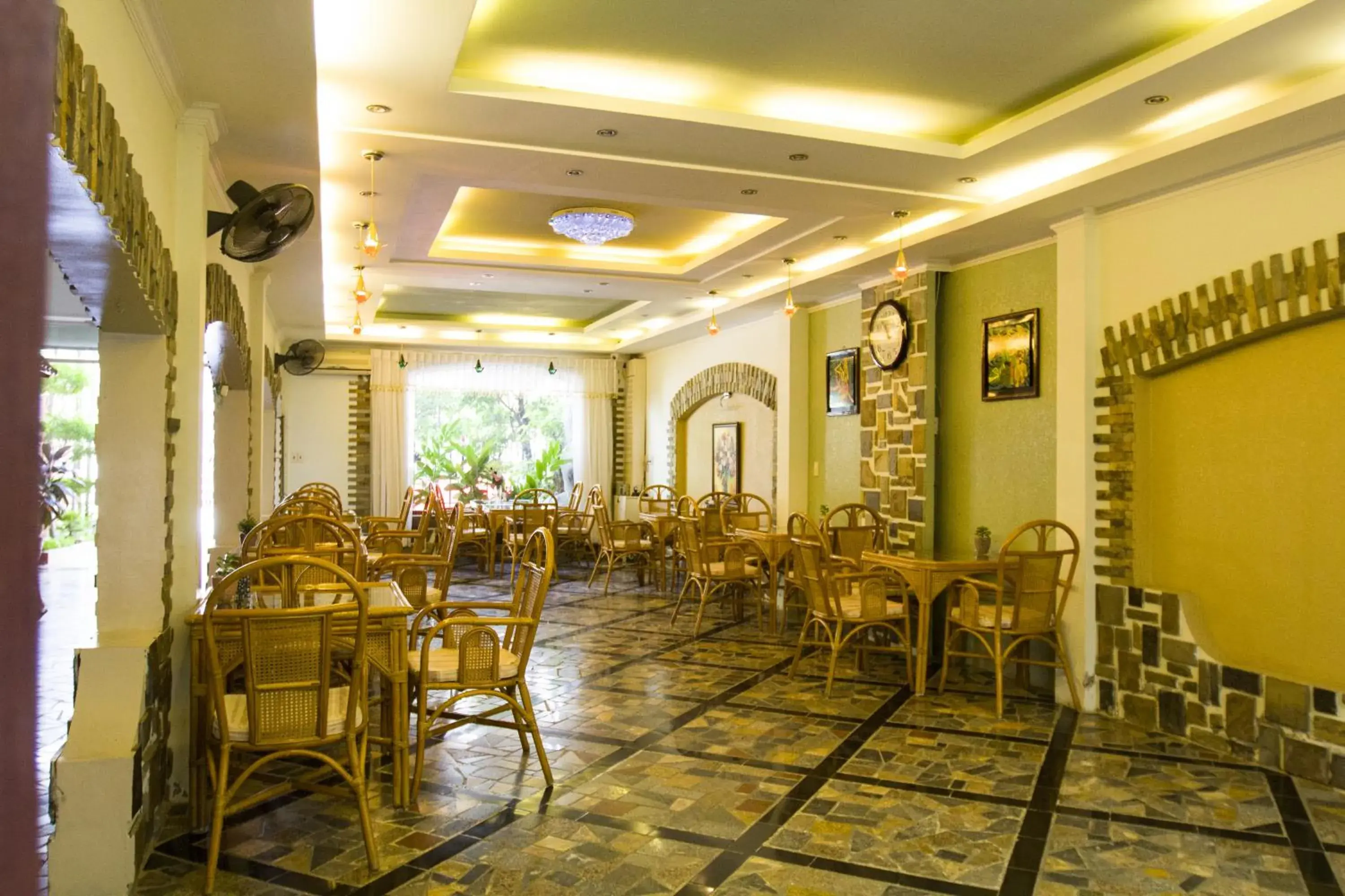 Restaurant/Places to Eat in Spring Hotel