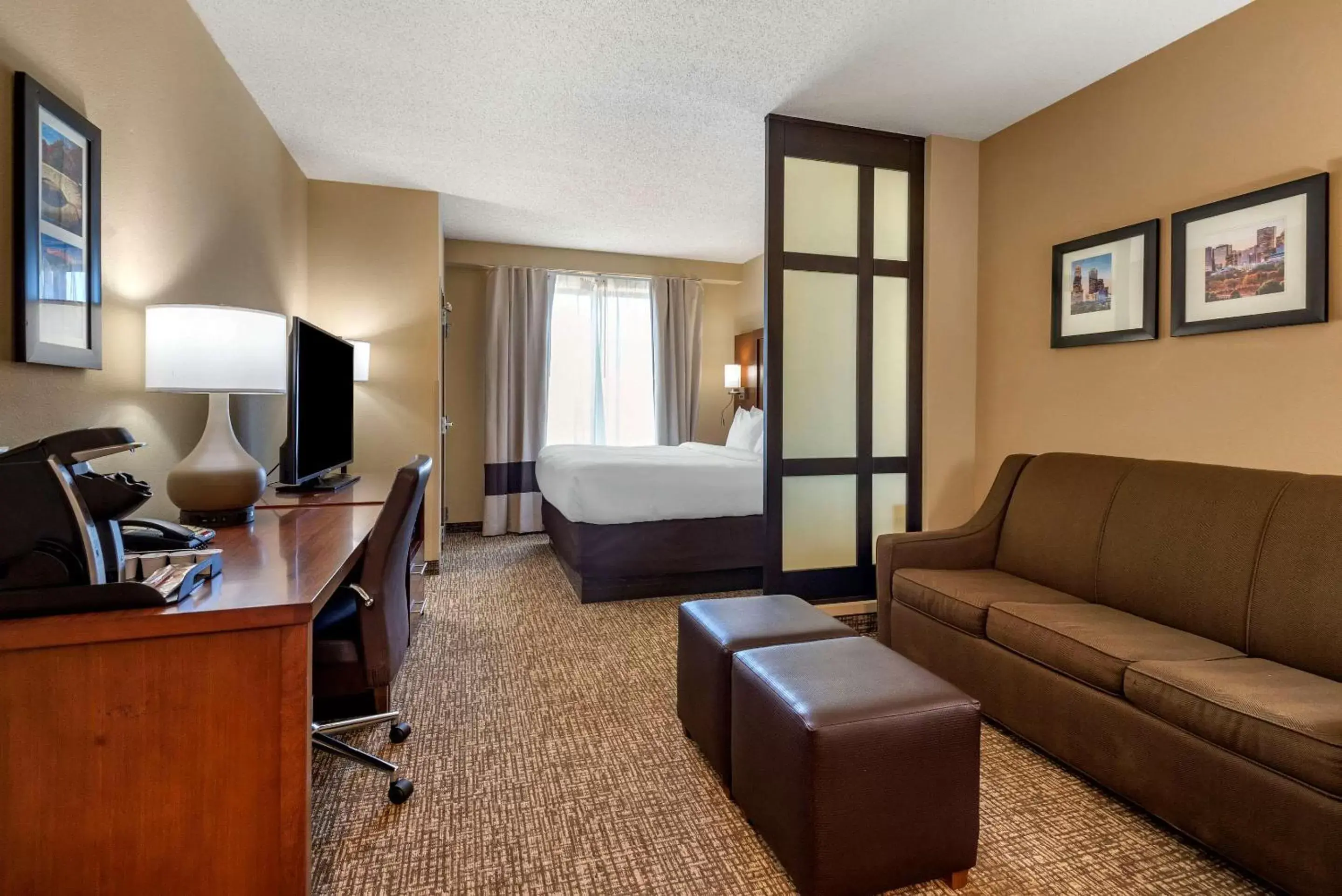 Bedroom, Seating Area in Comfort Suites Lake Norman - Huntersville