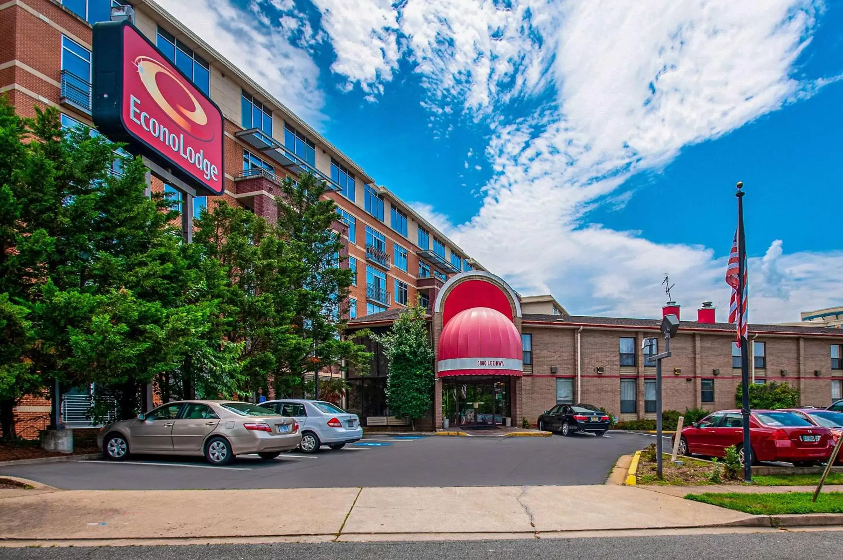 Property building in Econo Lodge Metro