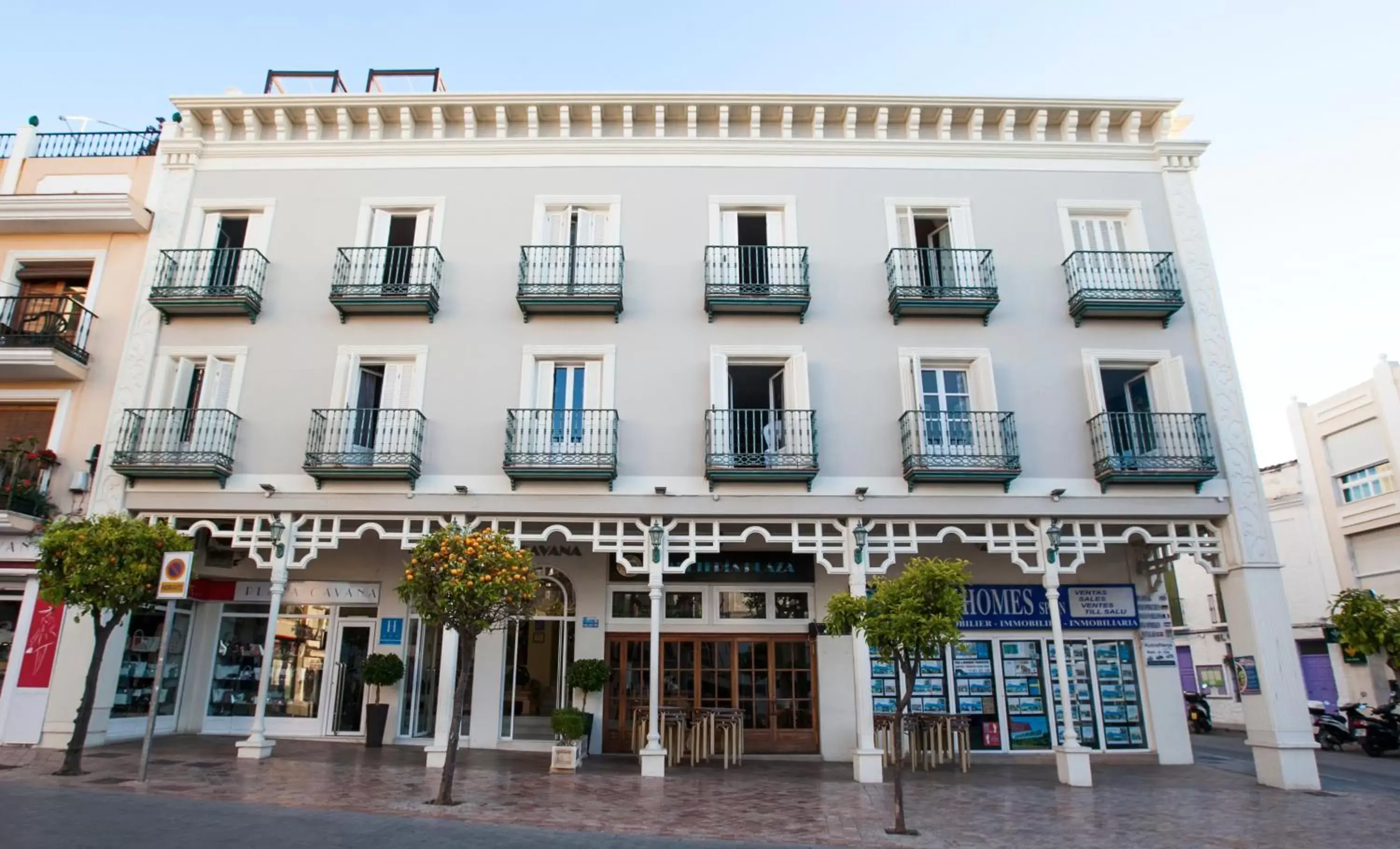 Facade/entrance, Property Building in Hotel Plaza Cavana