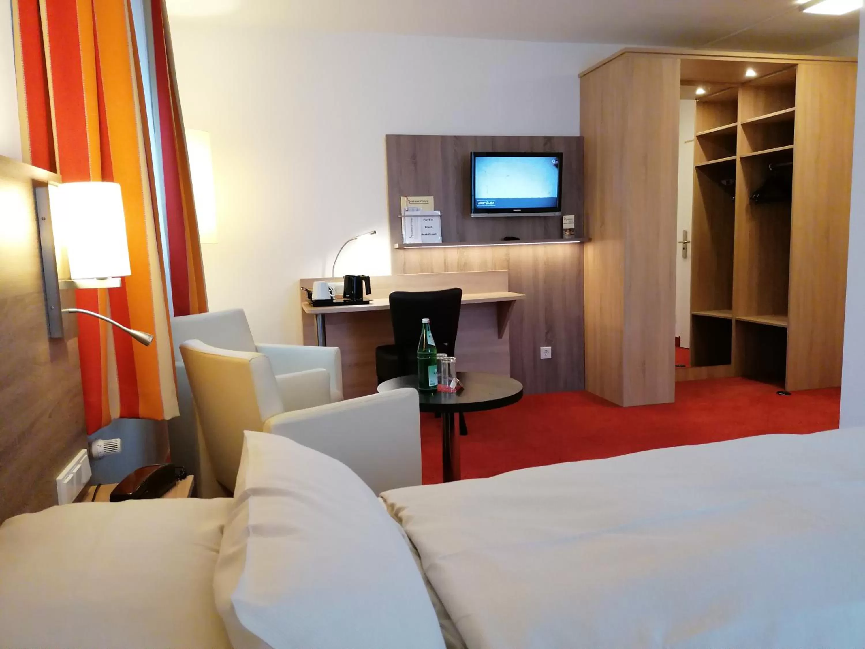 TV and multimedia, Bed in Montana Hotel Mönchengladbach