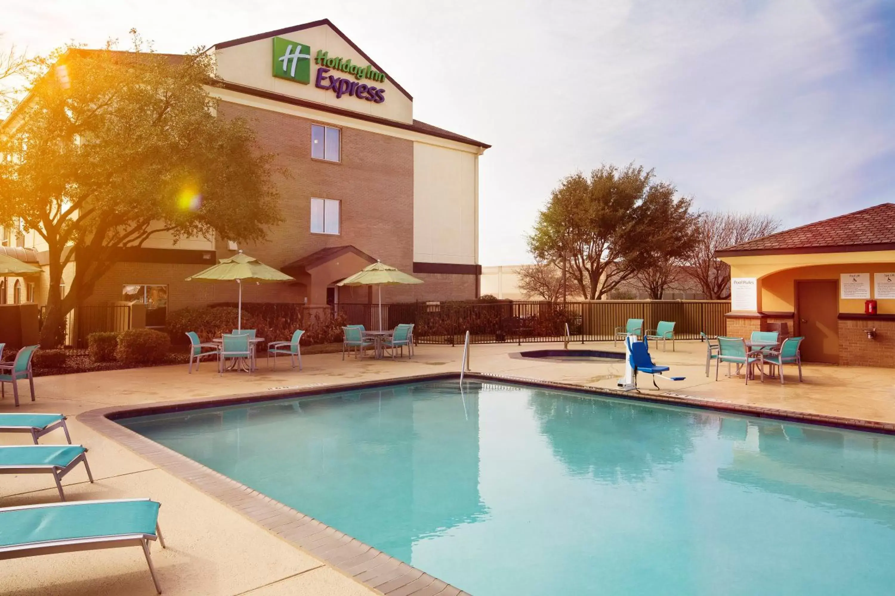 Property Building in Holiday Inn Express & Suites DFW Airport - Grapevine, an IHG Hotel