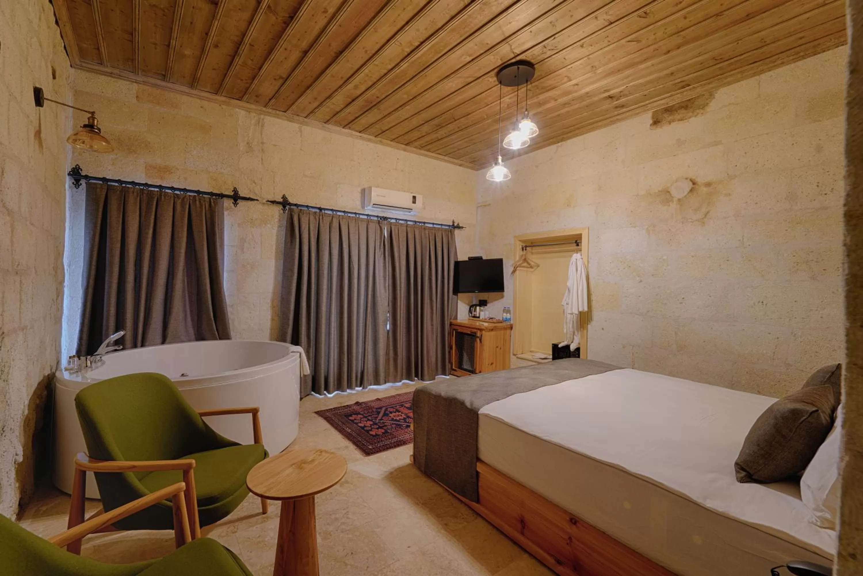 Photo of the whole room, Bed in Concept Cave House