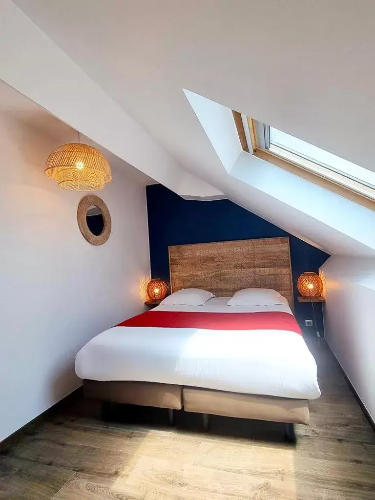 Bedroom, Bed in Le Green des Impressionnistes