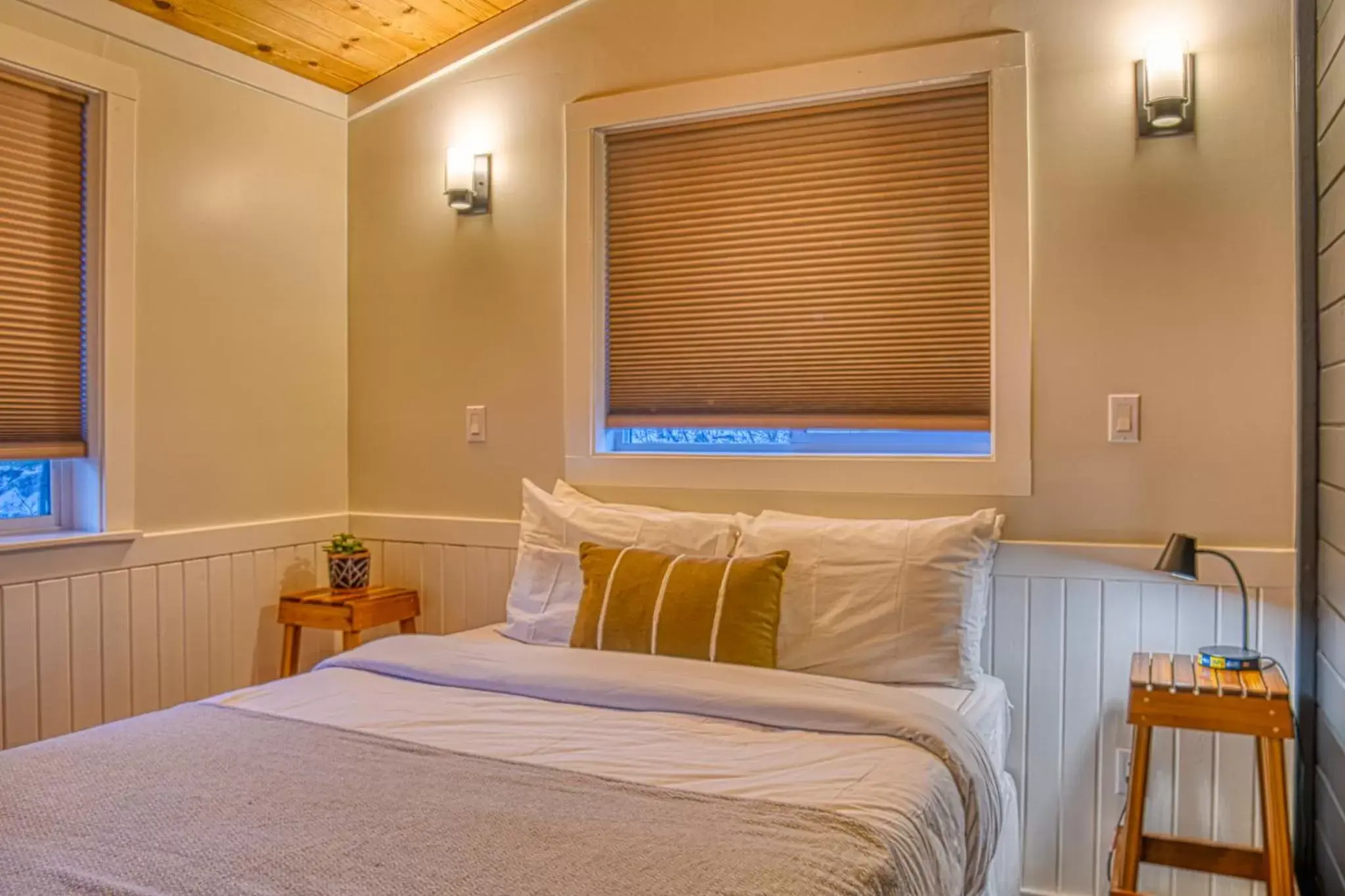 Bedroom, Bed in Barefoot Villas and Retreat