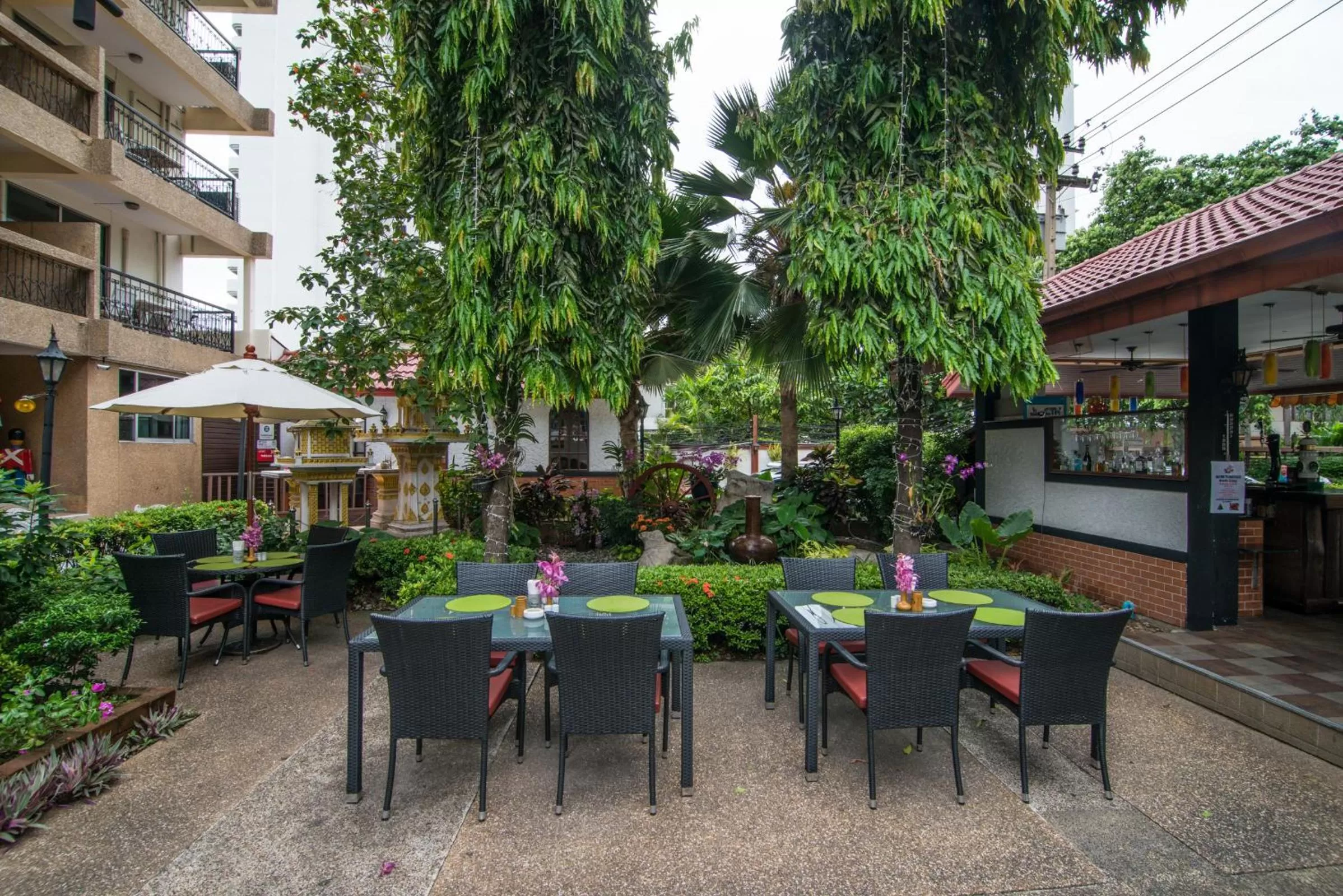 Lounge or bar in Stable Lodge - SHA Certified