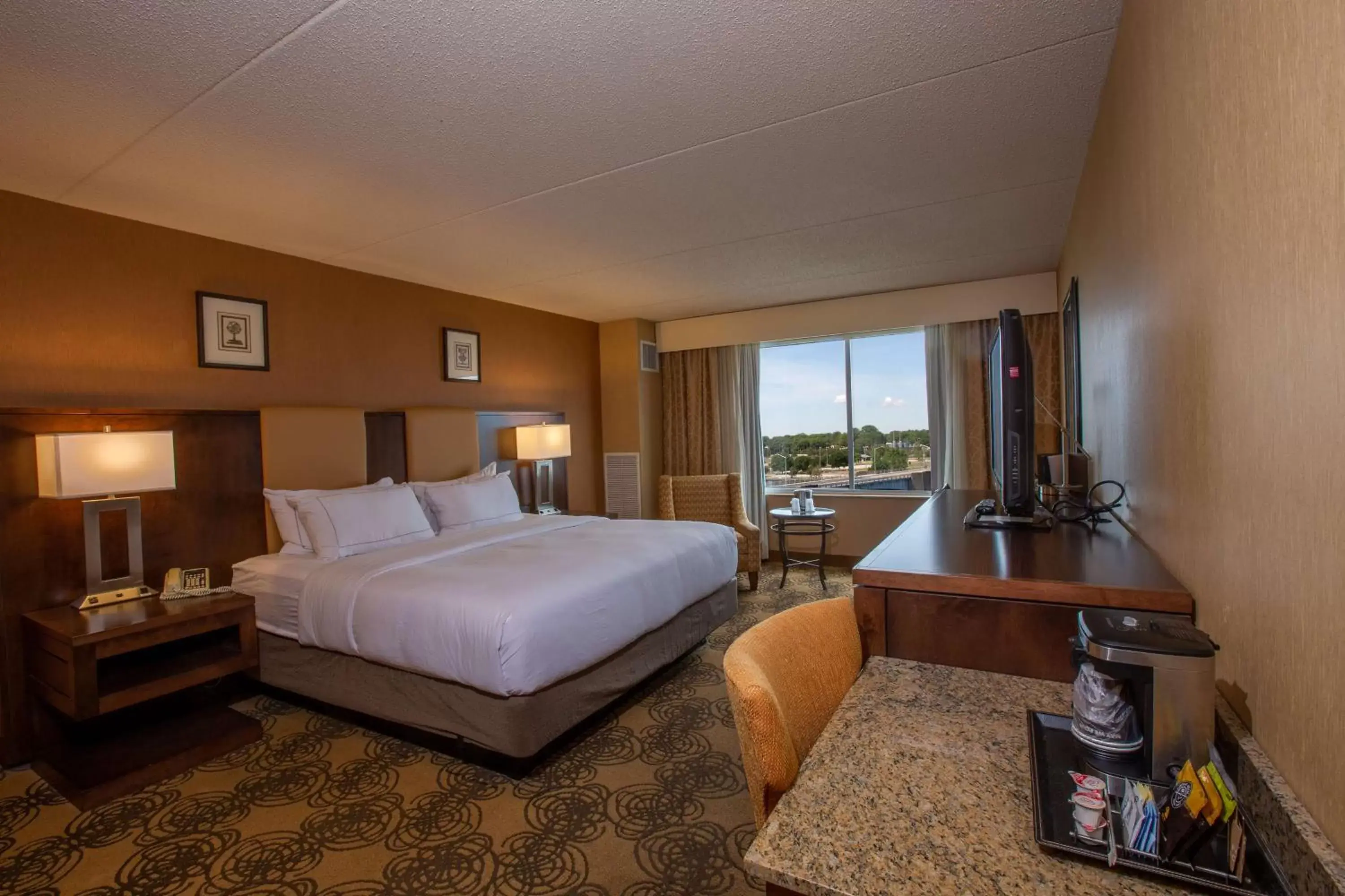 Bedroom in DoubleTree by Hilton Bay City - Riverfront