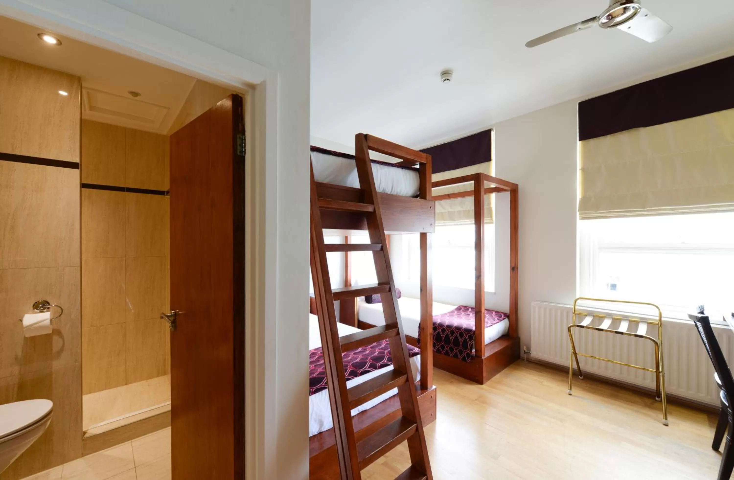 Day, Bunk Bed in Mayflower Hotel