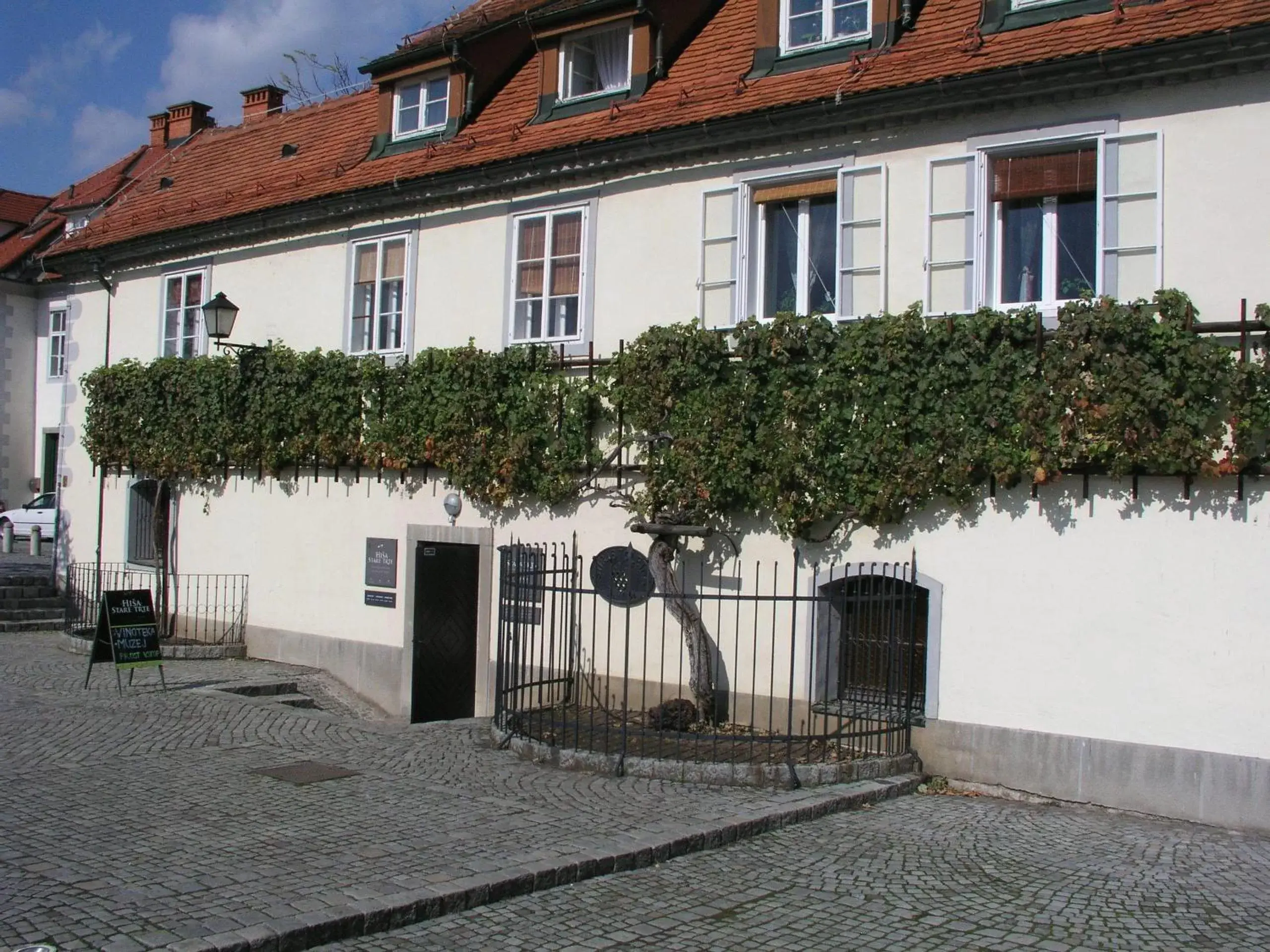 Facade/entrance, Property Building in Hotel Orel