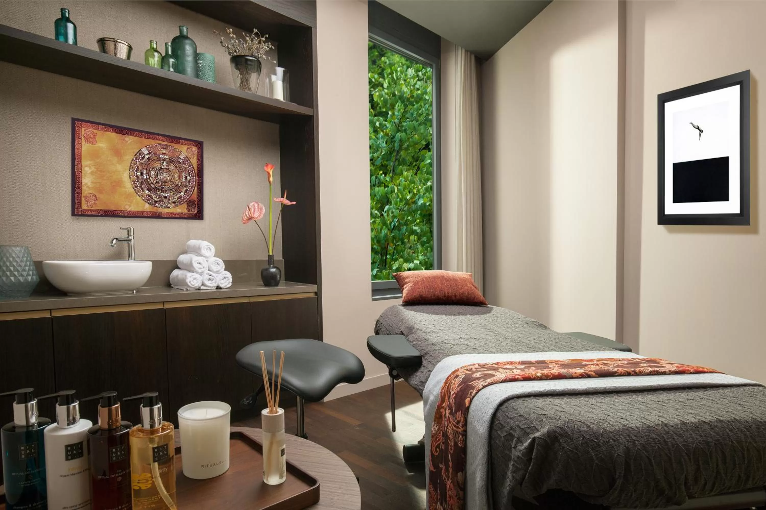 Massage, Bed in Acasa Suites Zurich Oerlikon