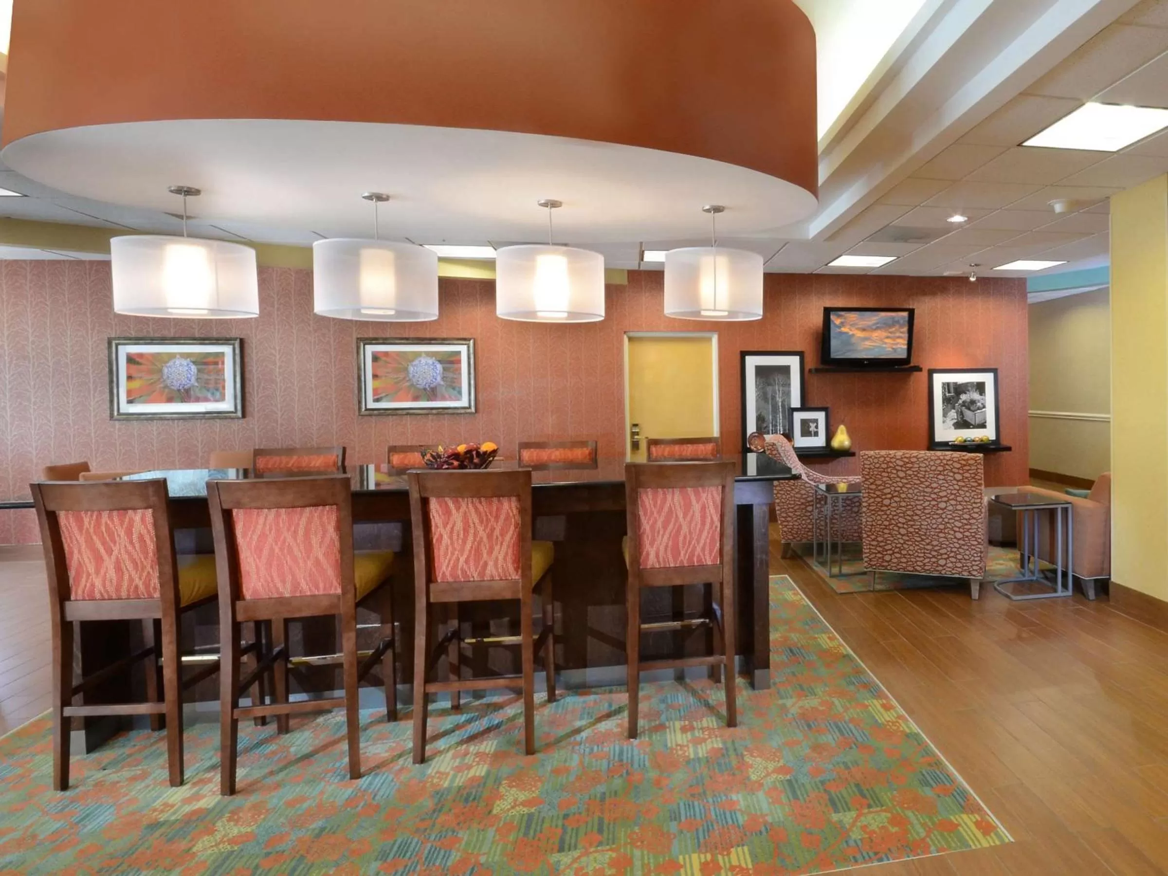 Dining area in Hampton Inn Martinsville