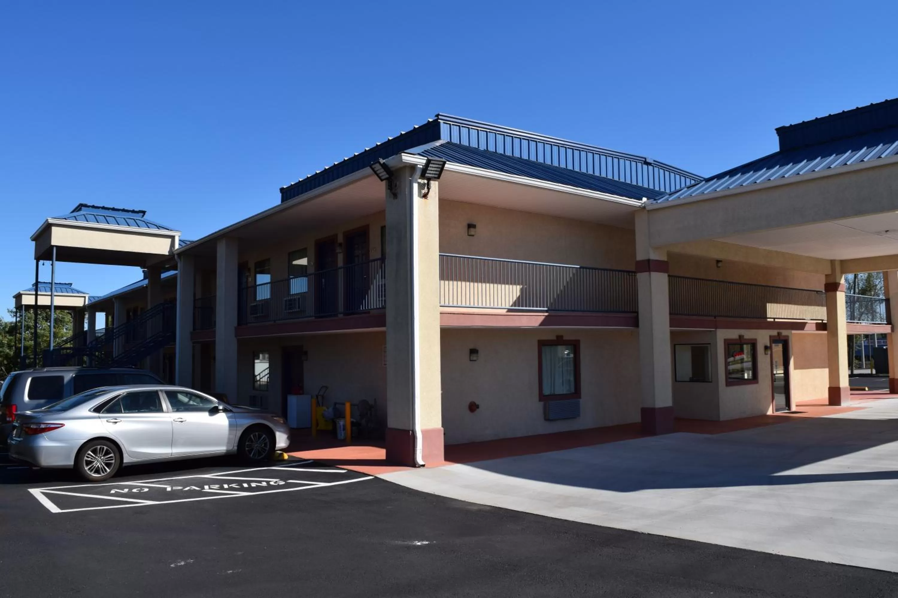 Lobby or reception in Royal Inn & Suites