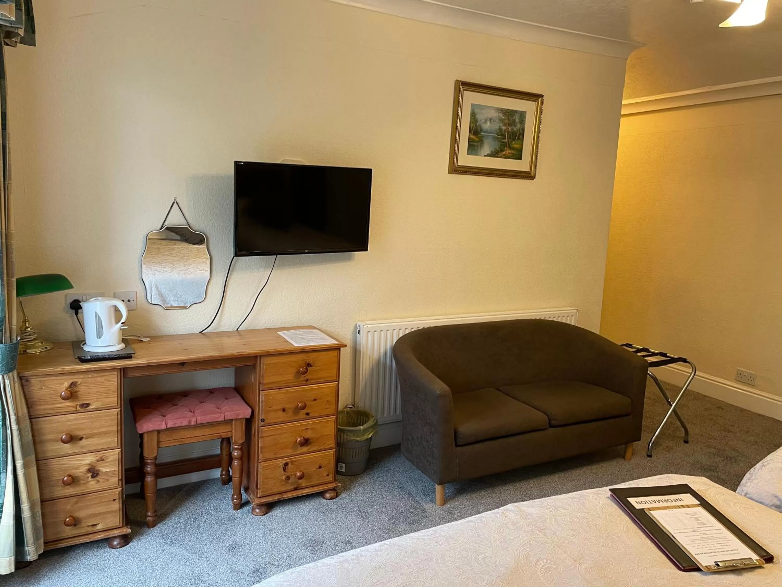 TV/Entertainment Center in Bron Menai Guest House