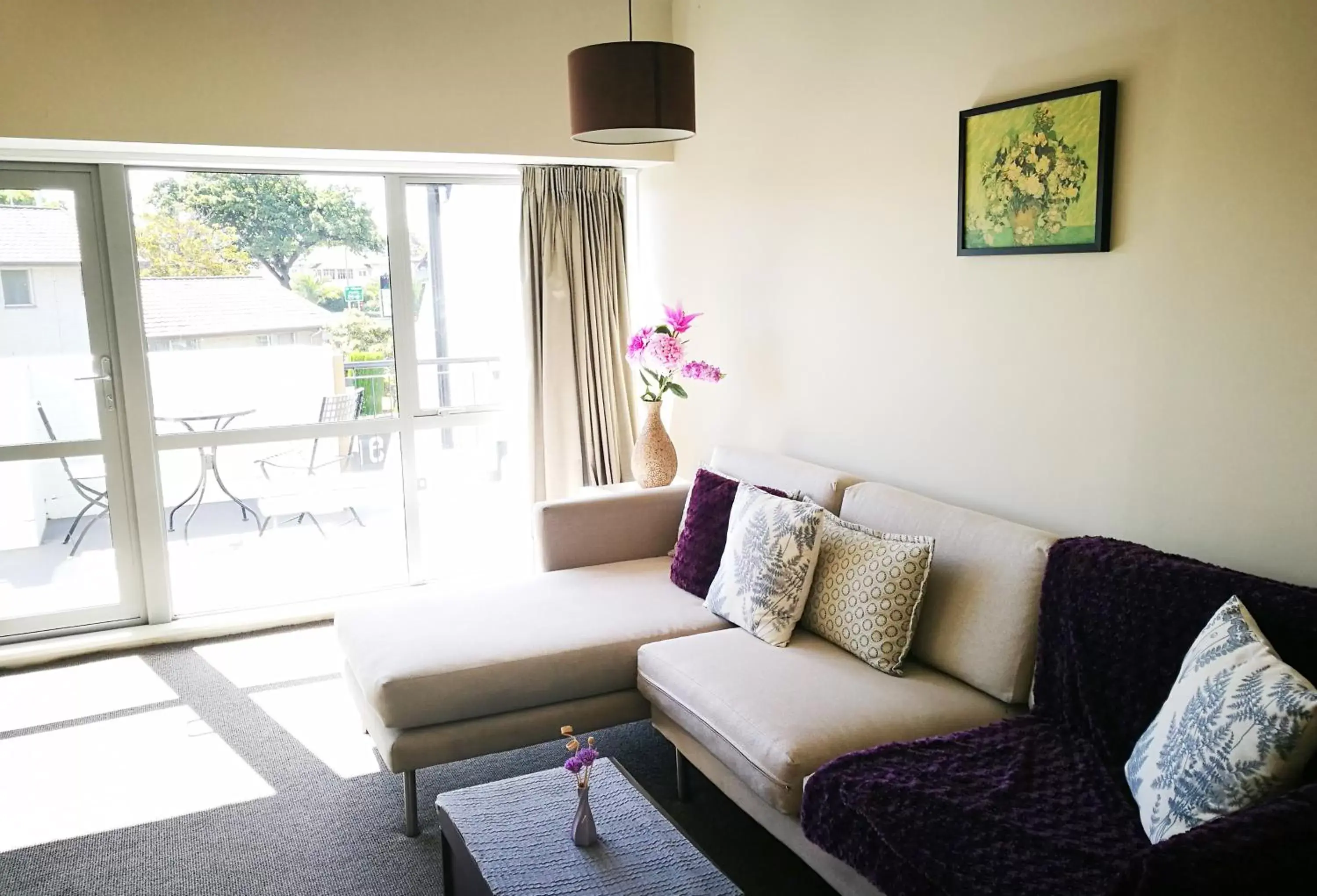 Seating Area in Belmont Motor Inn