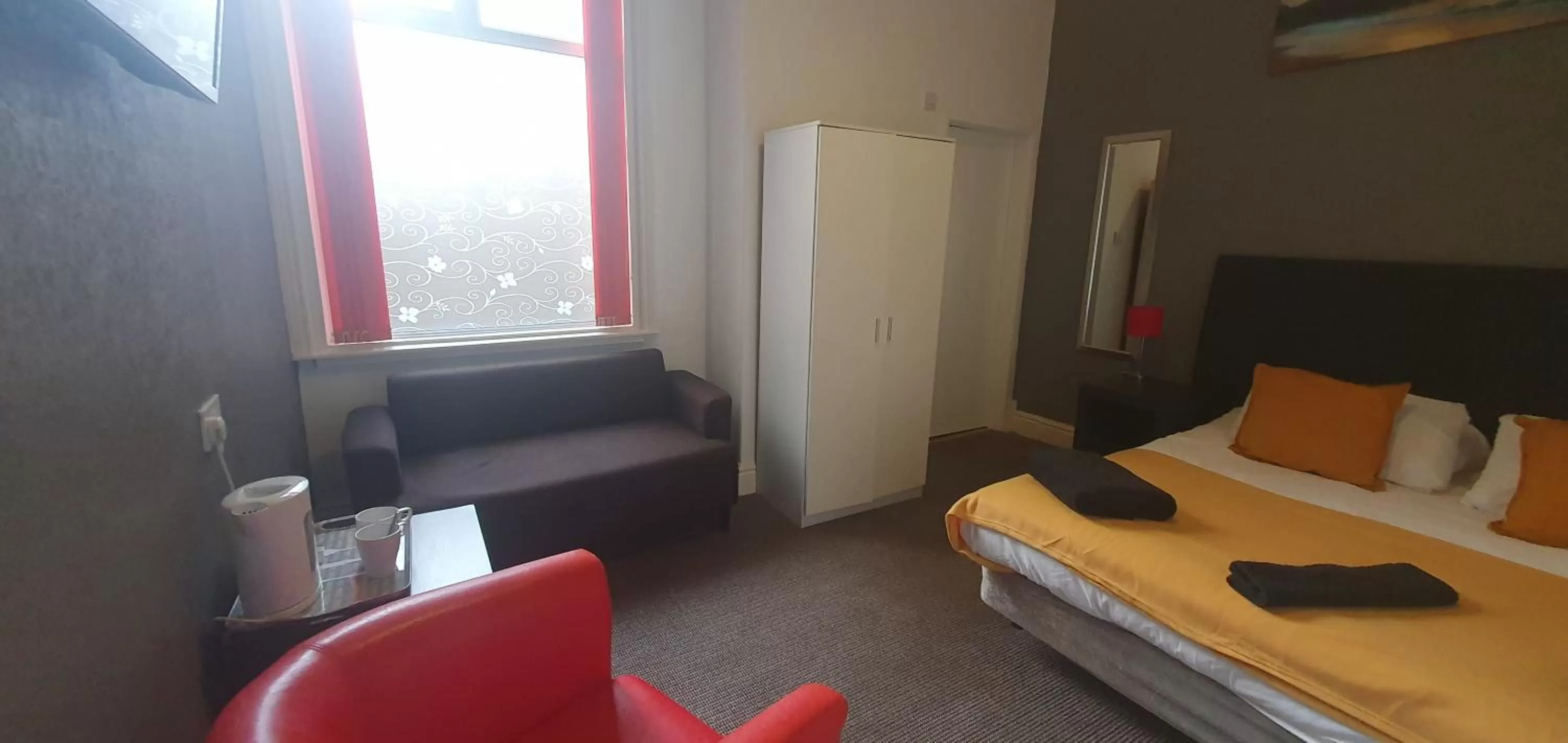 Bed in Palm Beach Hotel by the Sea