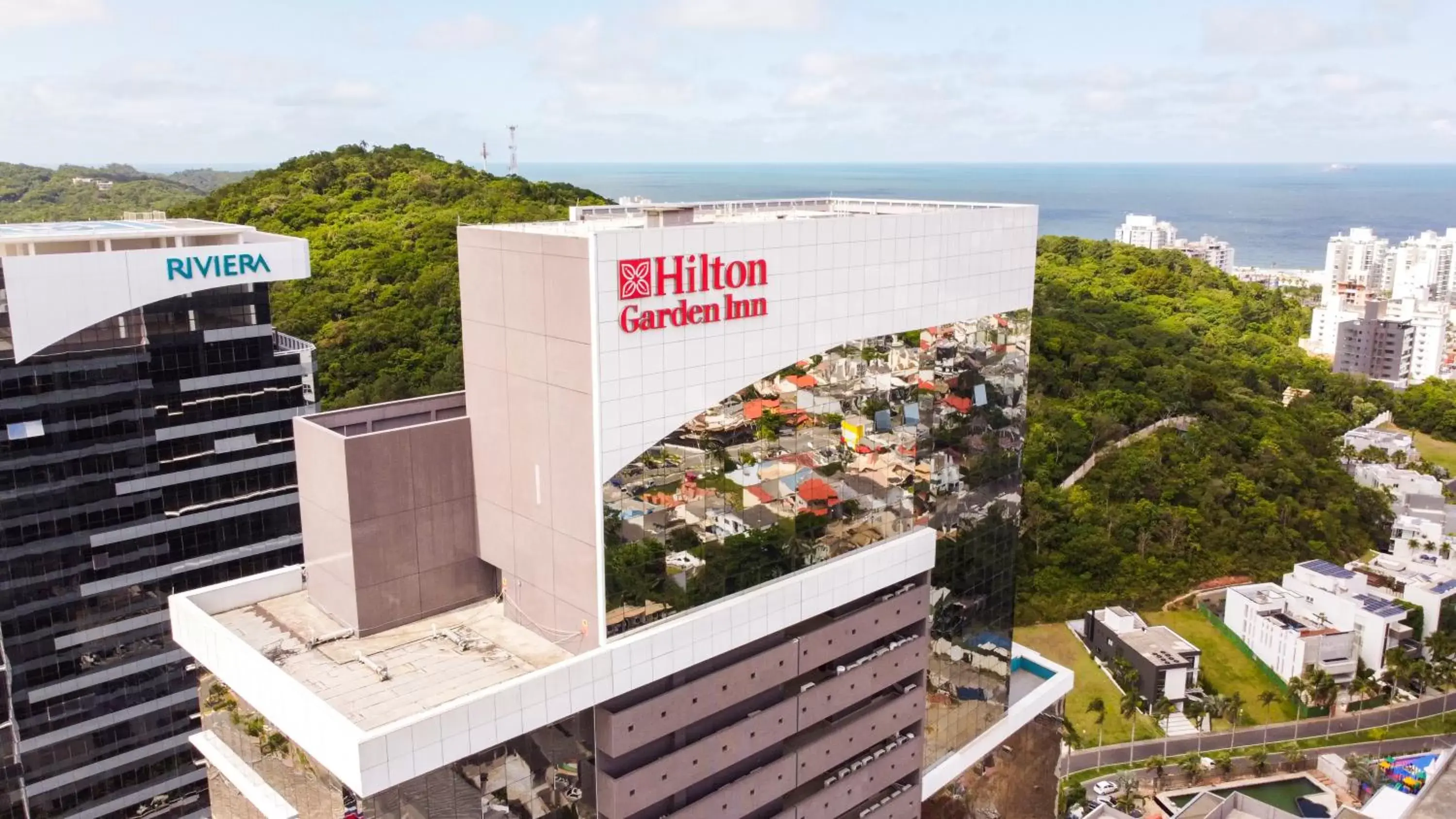 Property building in Hilton Garden Inn Praia Brava Property building in Hilton Garden Inn Praia Brava